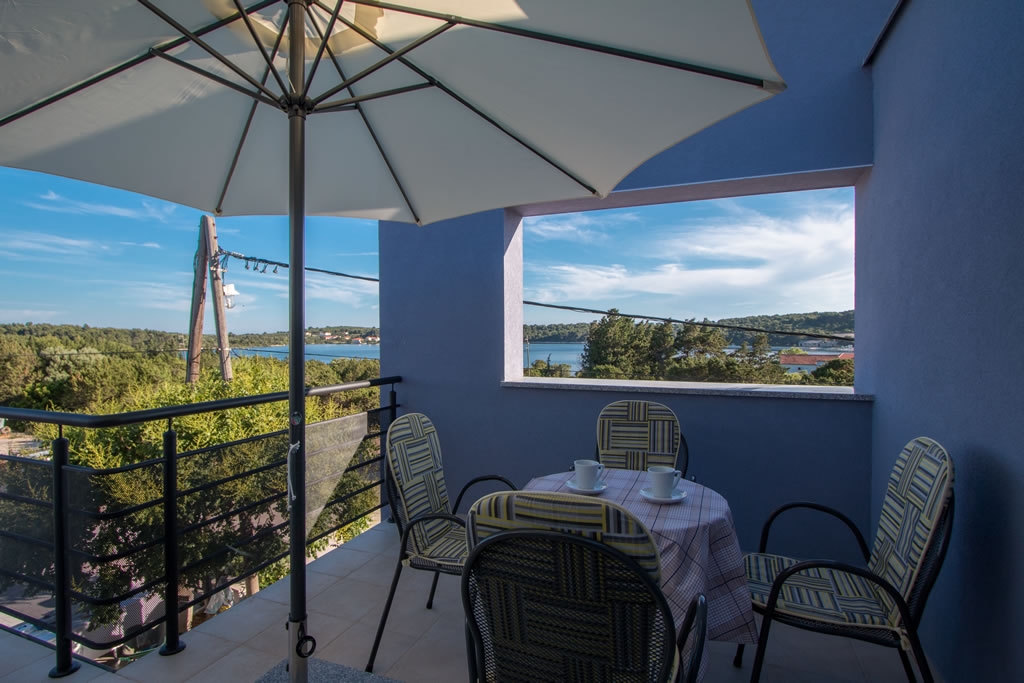 Two bedroom apartment with terrace and sea view Verunić, Dugi otok (A-14286-d) Two bedroom apartment with terrace and sea view Verunić, Dugi otok (A-14286-d)