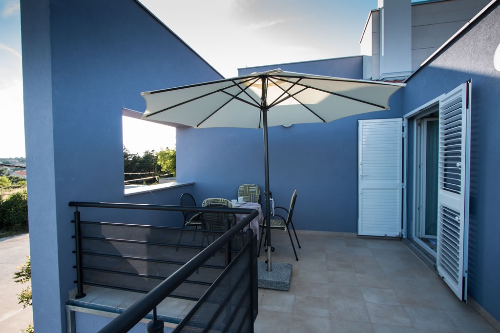 Two bedroom apartment with terrace and sea view Verunić, Dugi otok  A-d