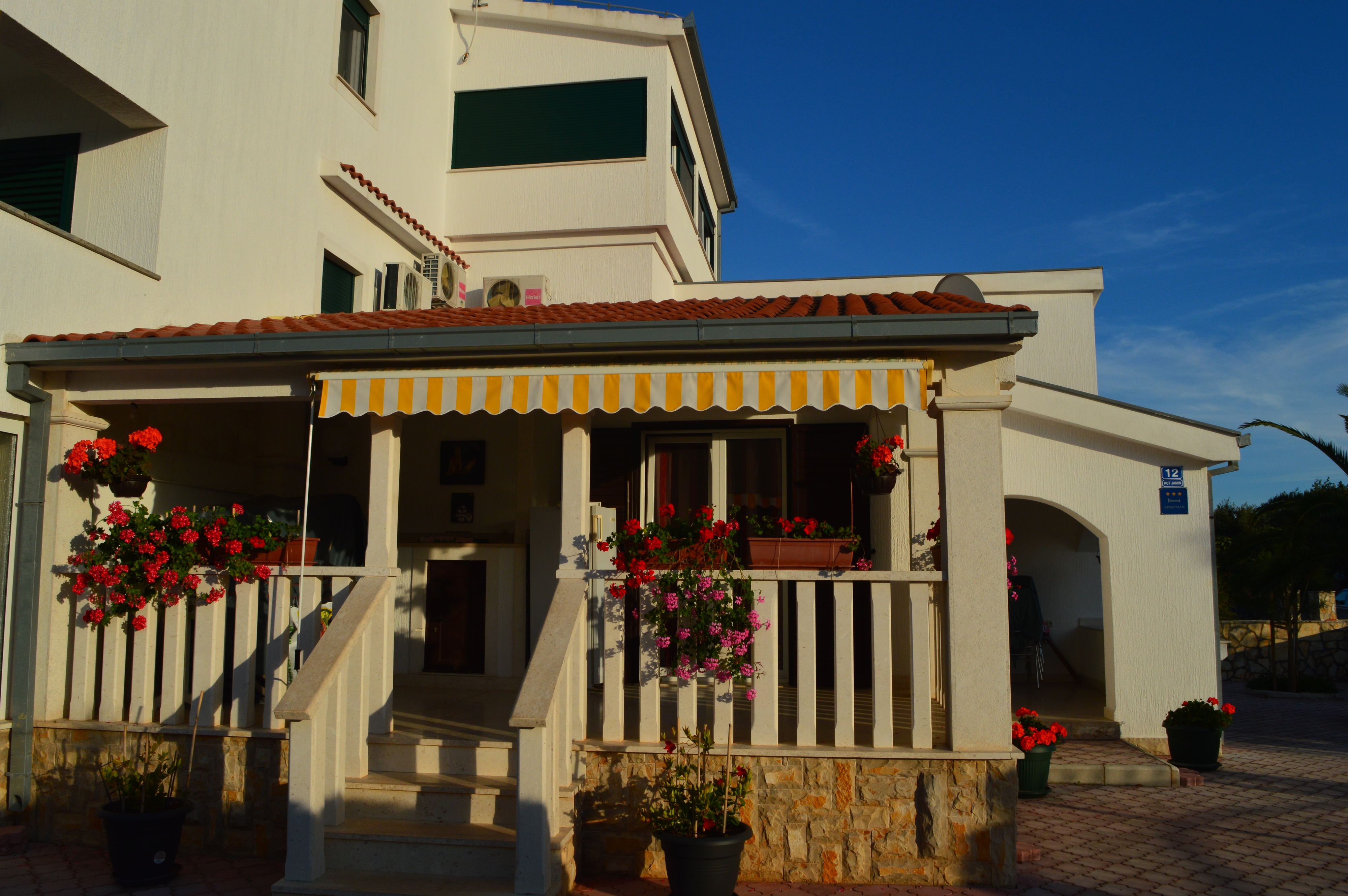Three bedroom apartment with terrace Cove Ljubljeva, Trogir  A-e
