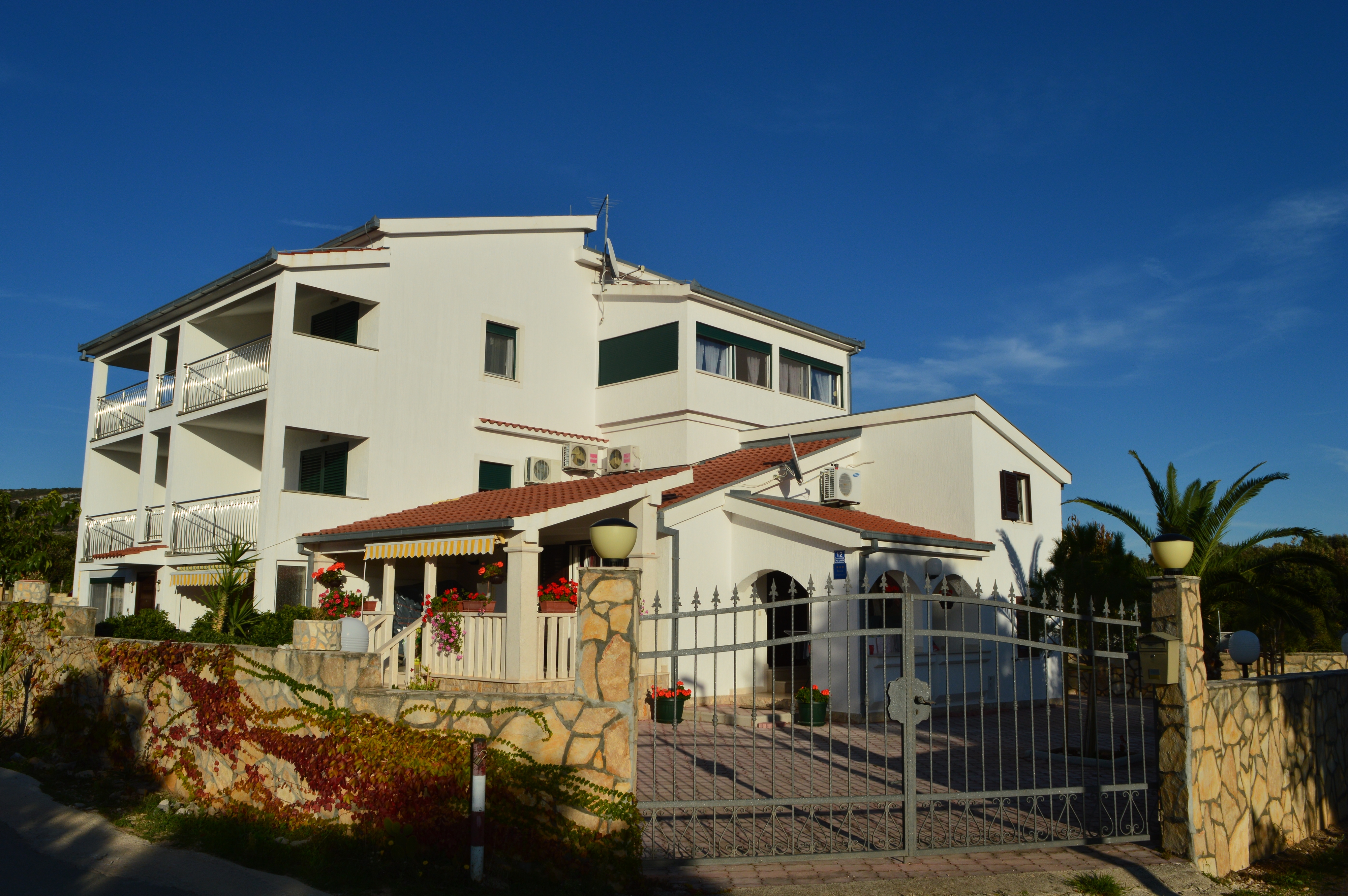 Three bedroom apartment with terrace Cove Ljubljeva, Trogir  A-e