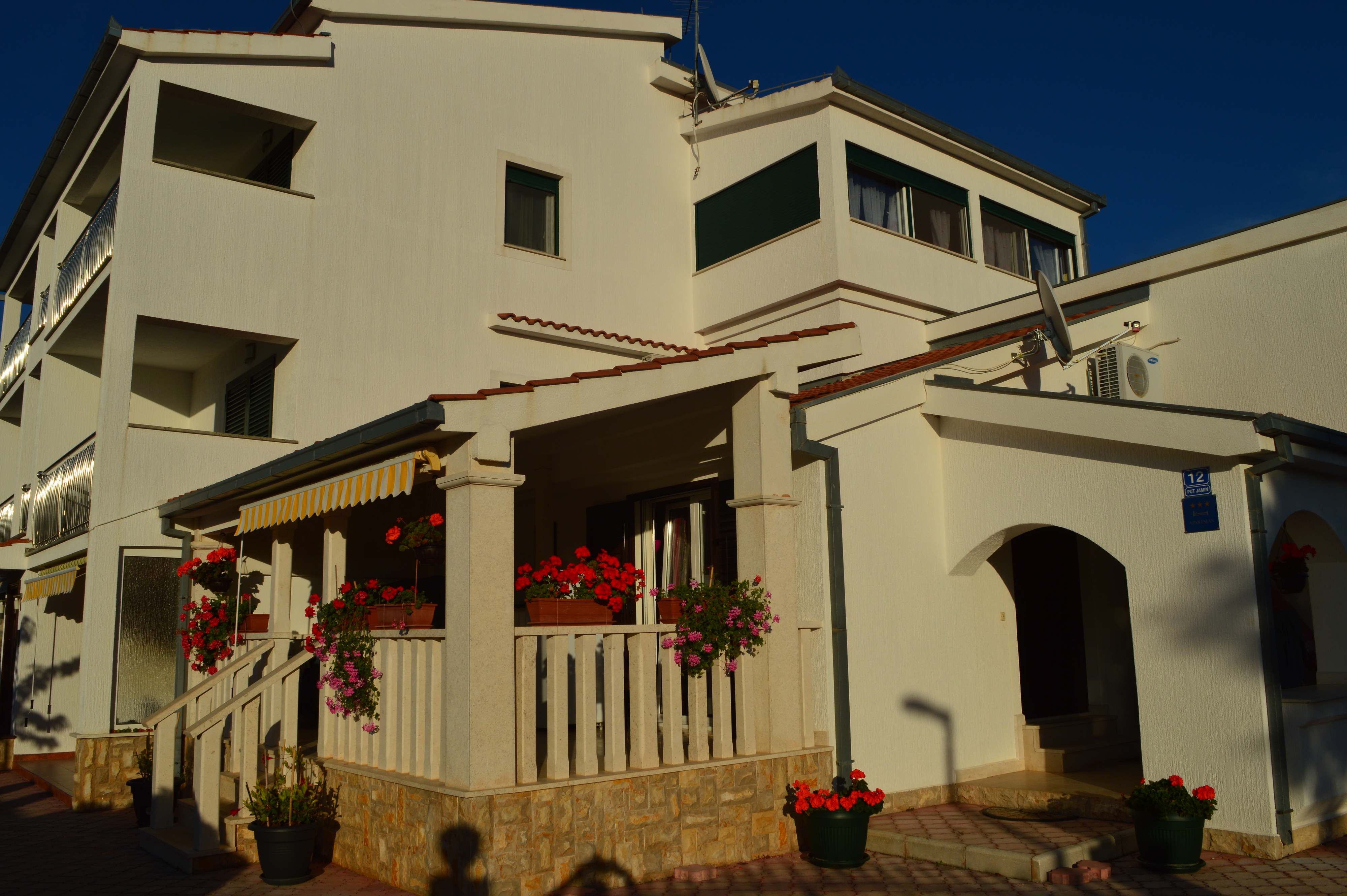 Two bedroom apartment with balcony and sea view Cove Ljubljeva, Trogir (A-14314-d)