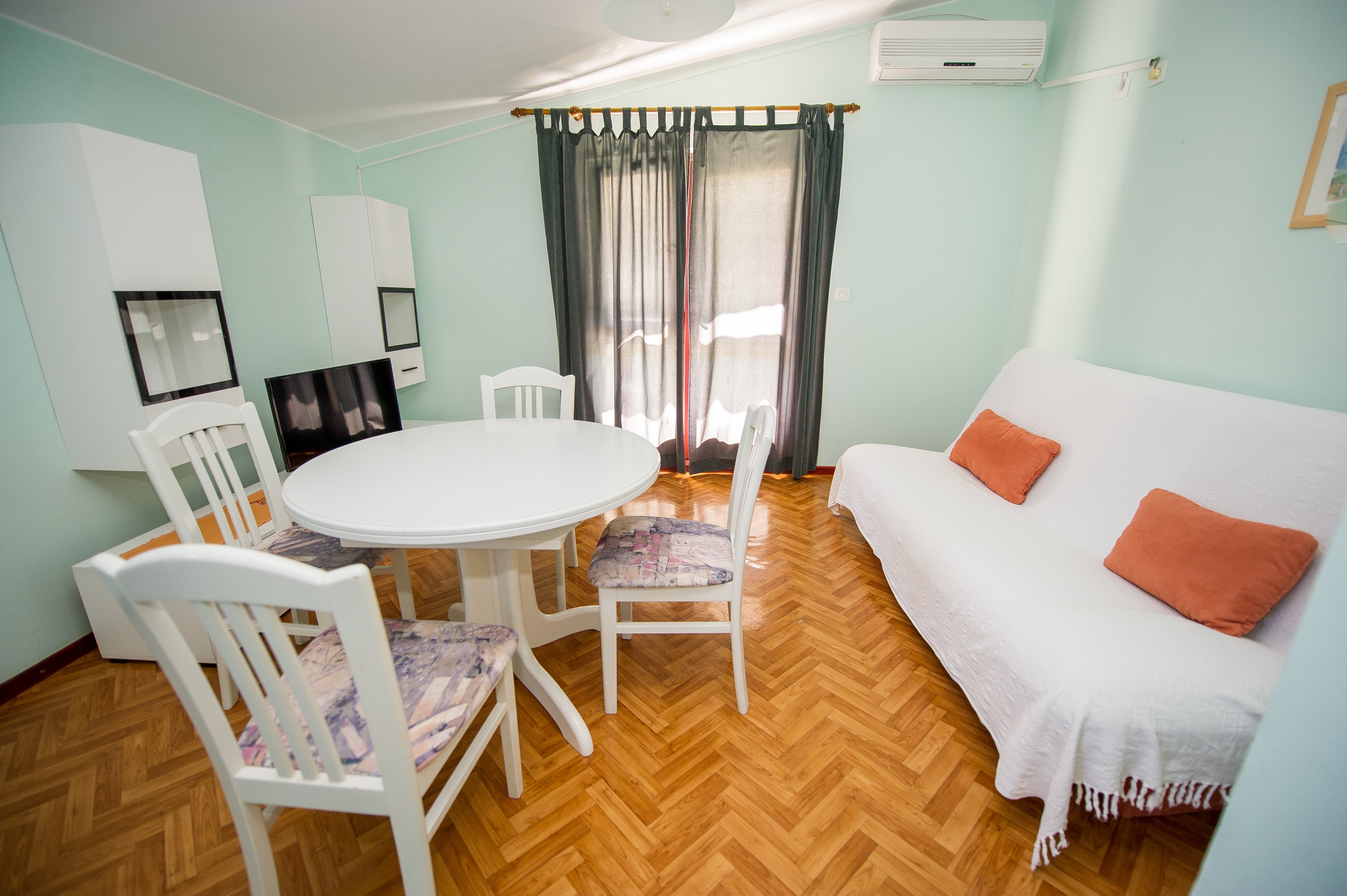 One bedroom apartment with balcony and sea view Grebaštica, Šibenik (A-14317-a)