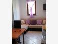 Obývací pokoj Martinšćica, Obývací pokoj v ubytování typu studio-apartment, domácí mazlíčci povoleni a WiFi.