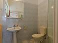 Prigradica, Bathroom in the studio-apartment, WiFi.