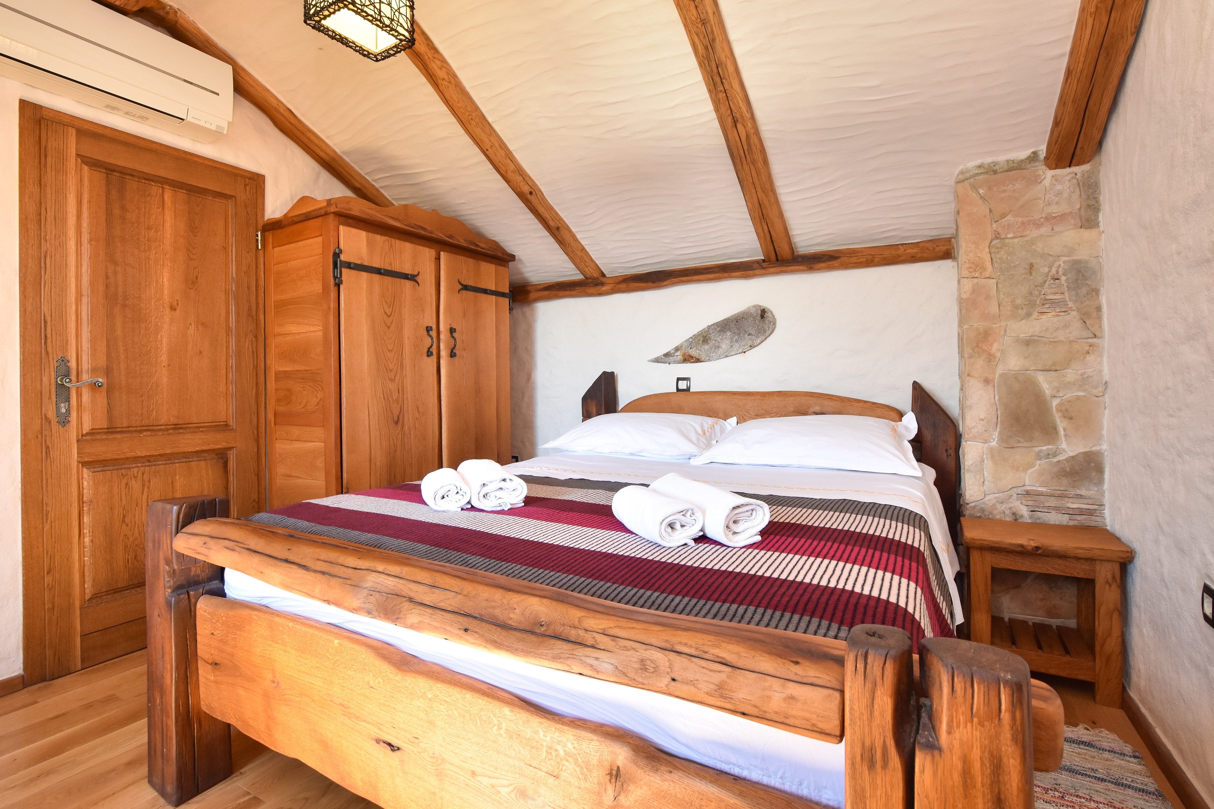 Two bedroom house near beach Cove Golubinka, Hvar  K
