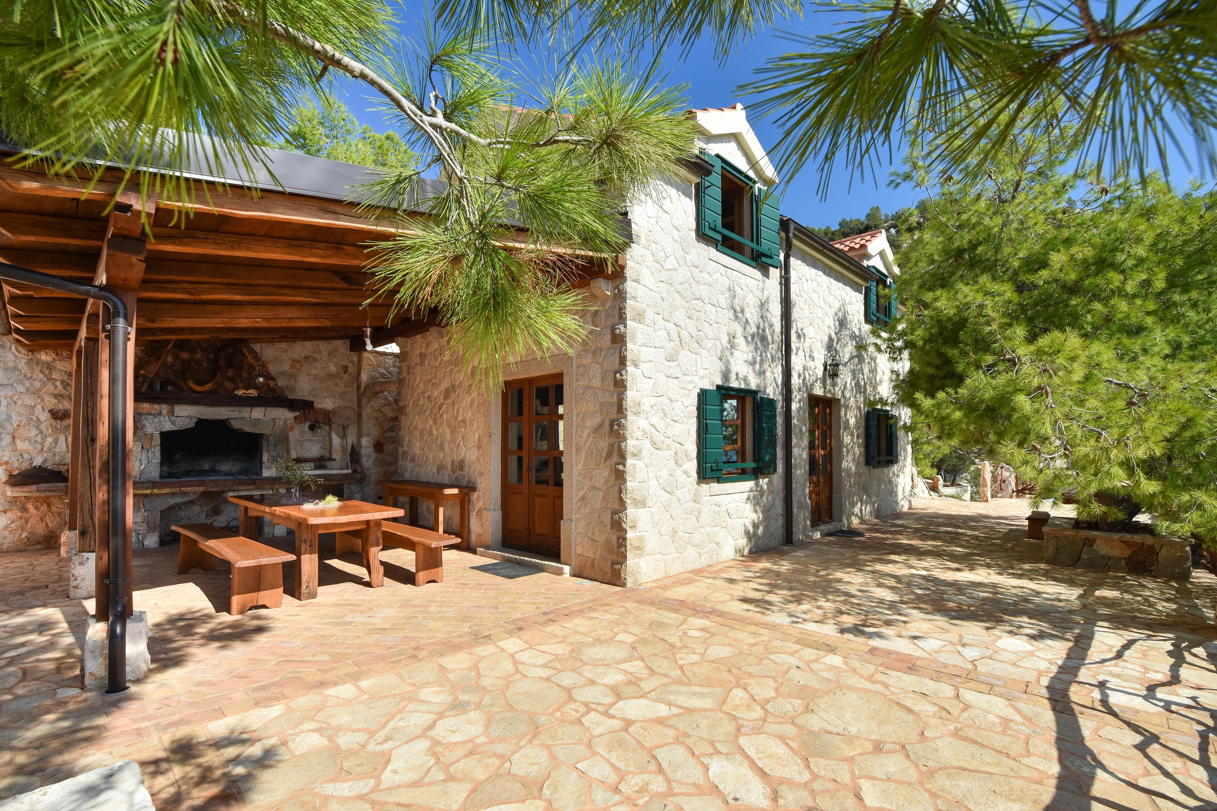 Two bedroom house near beach Cove Golubinka, Hvar  K