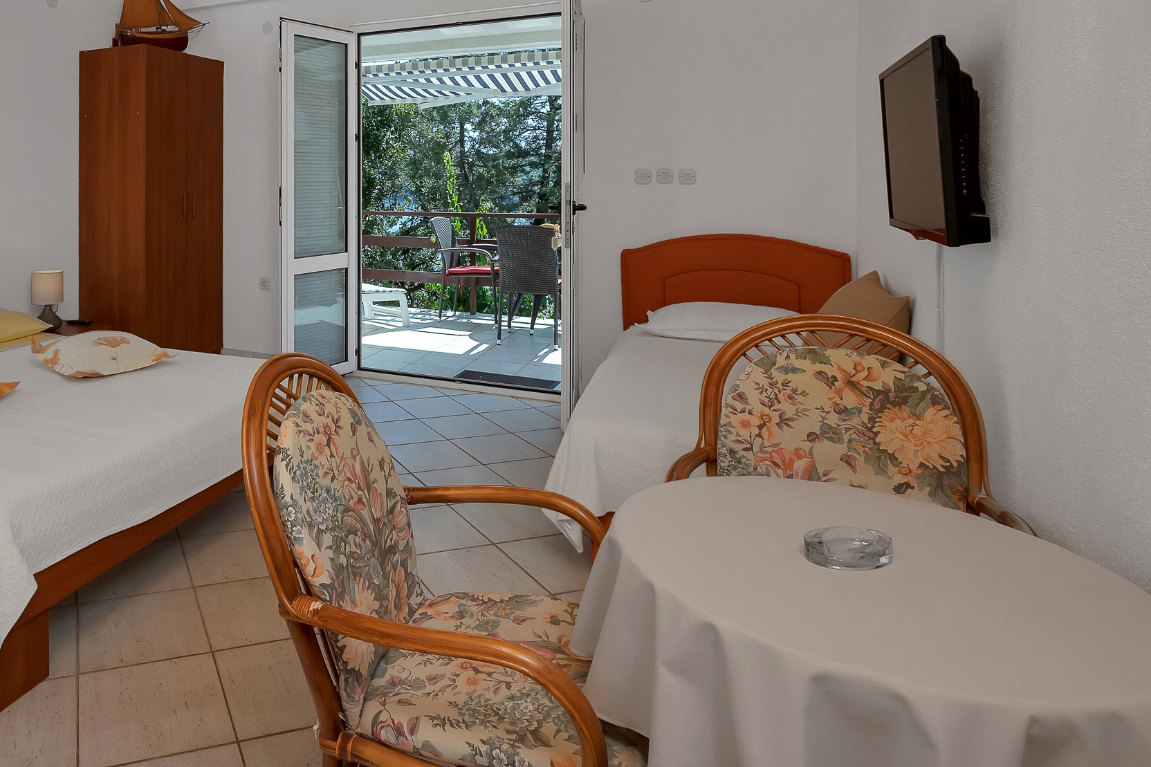 Studio flat near beach Cove Pokrivenik, Hvar (AS-14345-a)