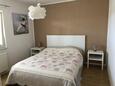 Спальня 2 Tisno, Спальня 2 в размещении типа apartment, WiFi.