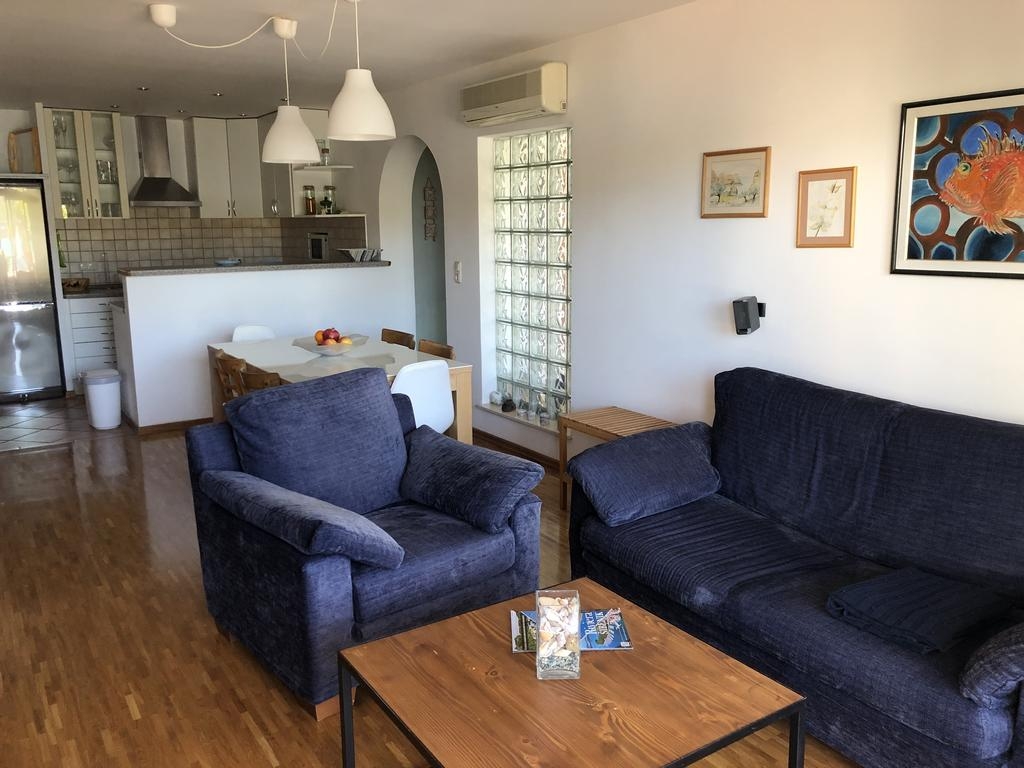 Two bedroom apartment near beach Tisno, Murter  A-b
