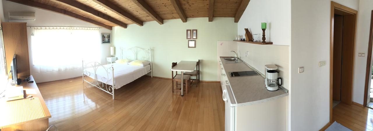 Studio flat near beach Tisno, Murter  AS-a