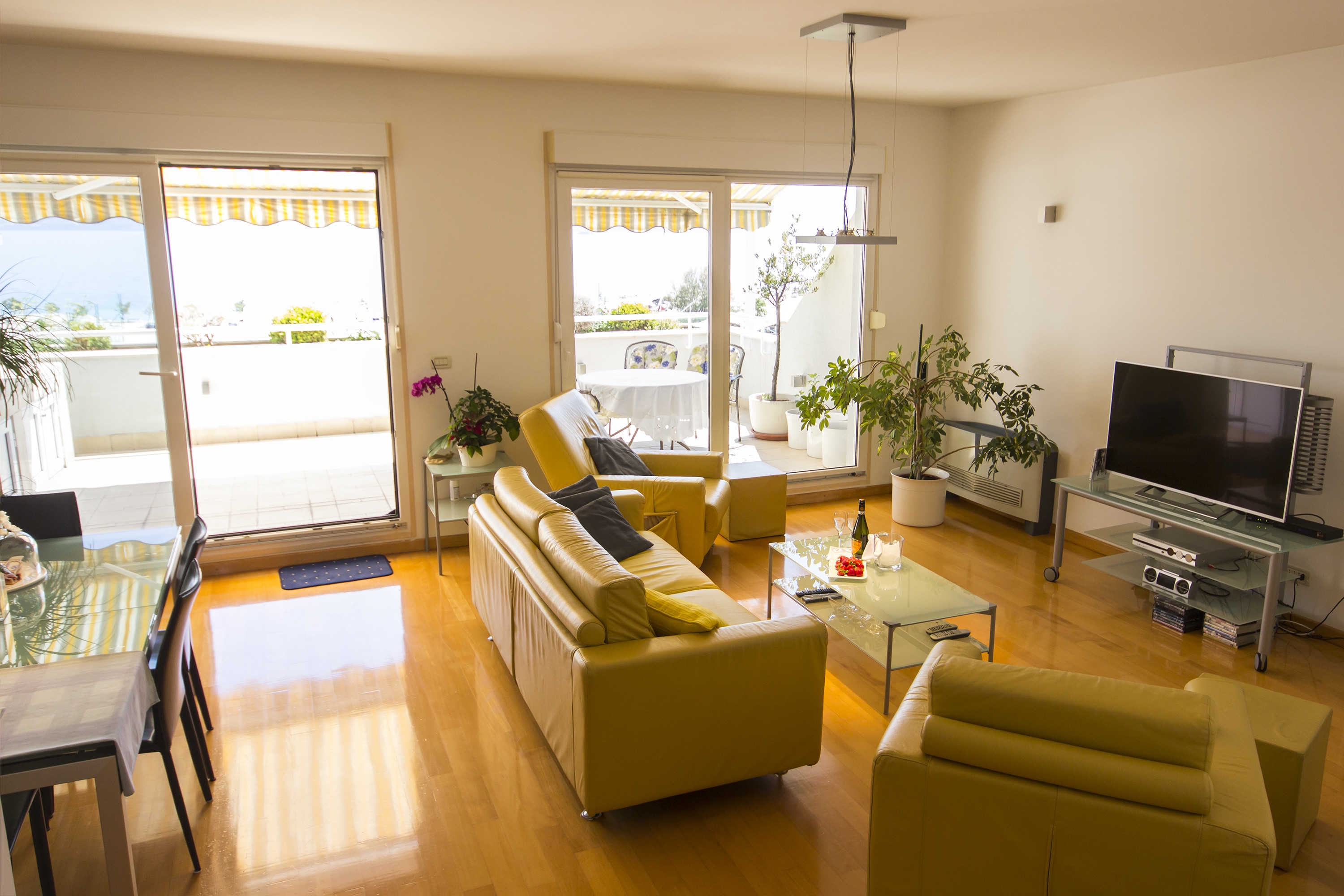 Three bedroom apartment with terrace and sea view Split (A-14351-a) Three bedroom apartment with terrace and sea view Split (A-14351-a)