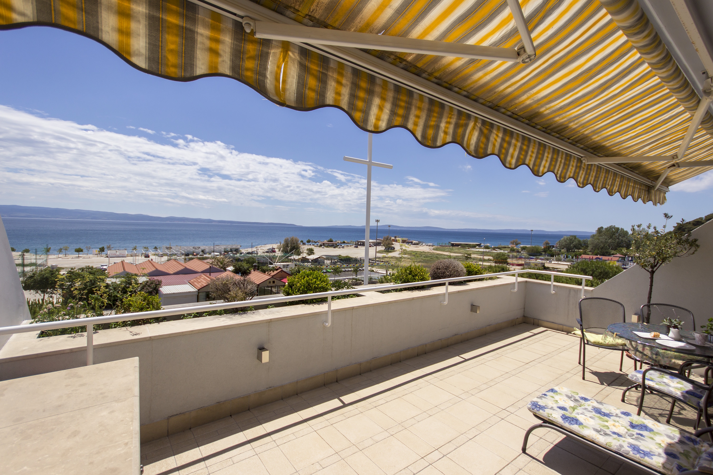 Three bedroom apartment with terrace and sea view Split  A-a