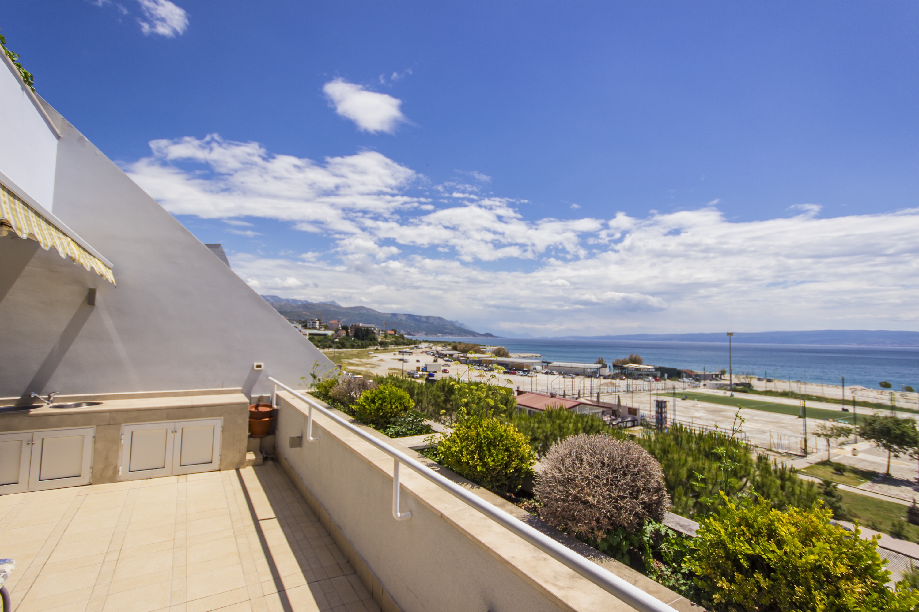 Three bedroom apartment with terrace and sea view Split  A-a