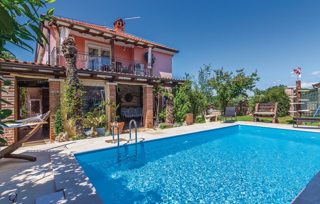 Two bedroom apartment with terrace Fratrici, Umag  A-a
