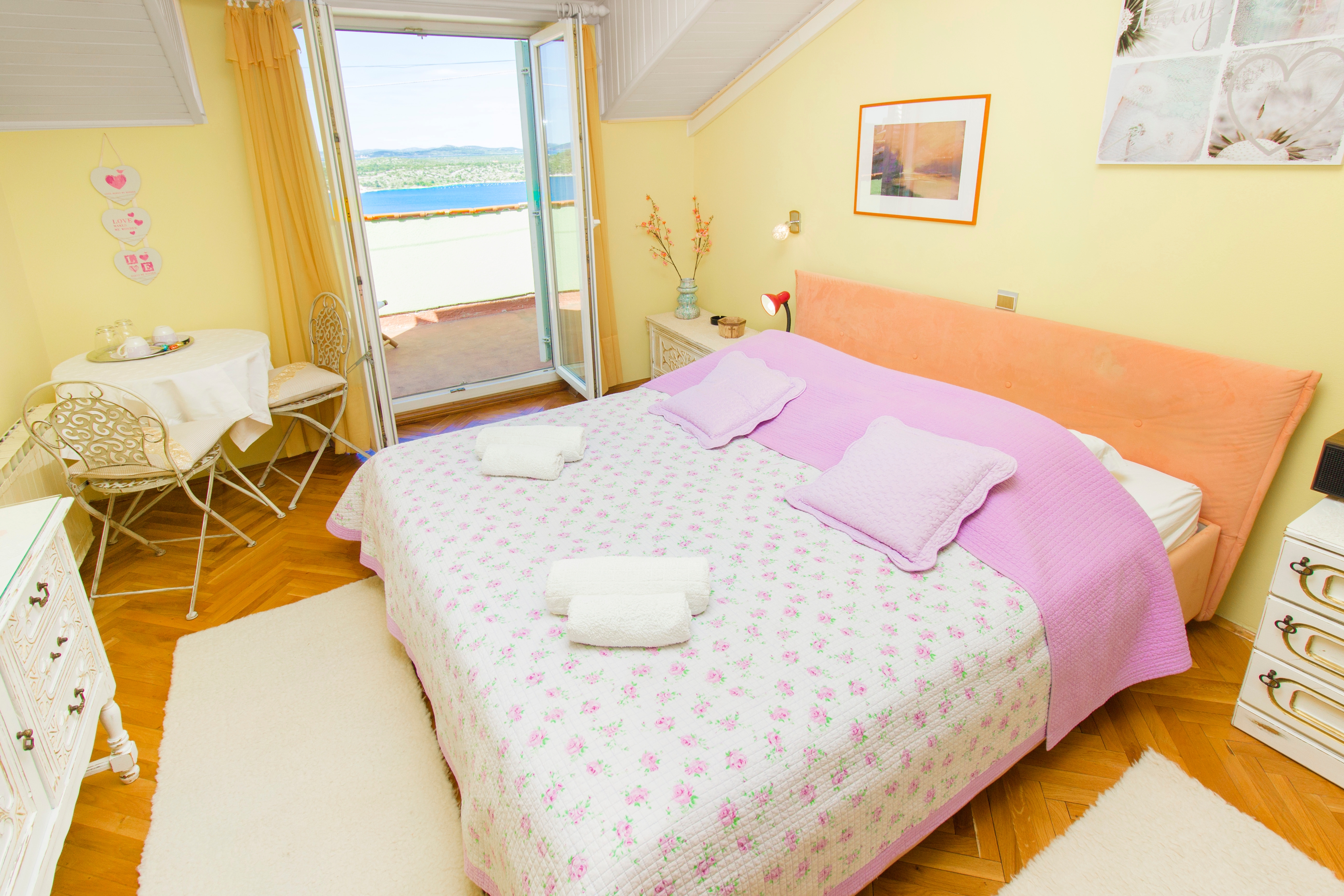 Two bedroom apartment with terrace and sea view Šibenik  A-a