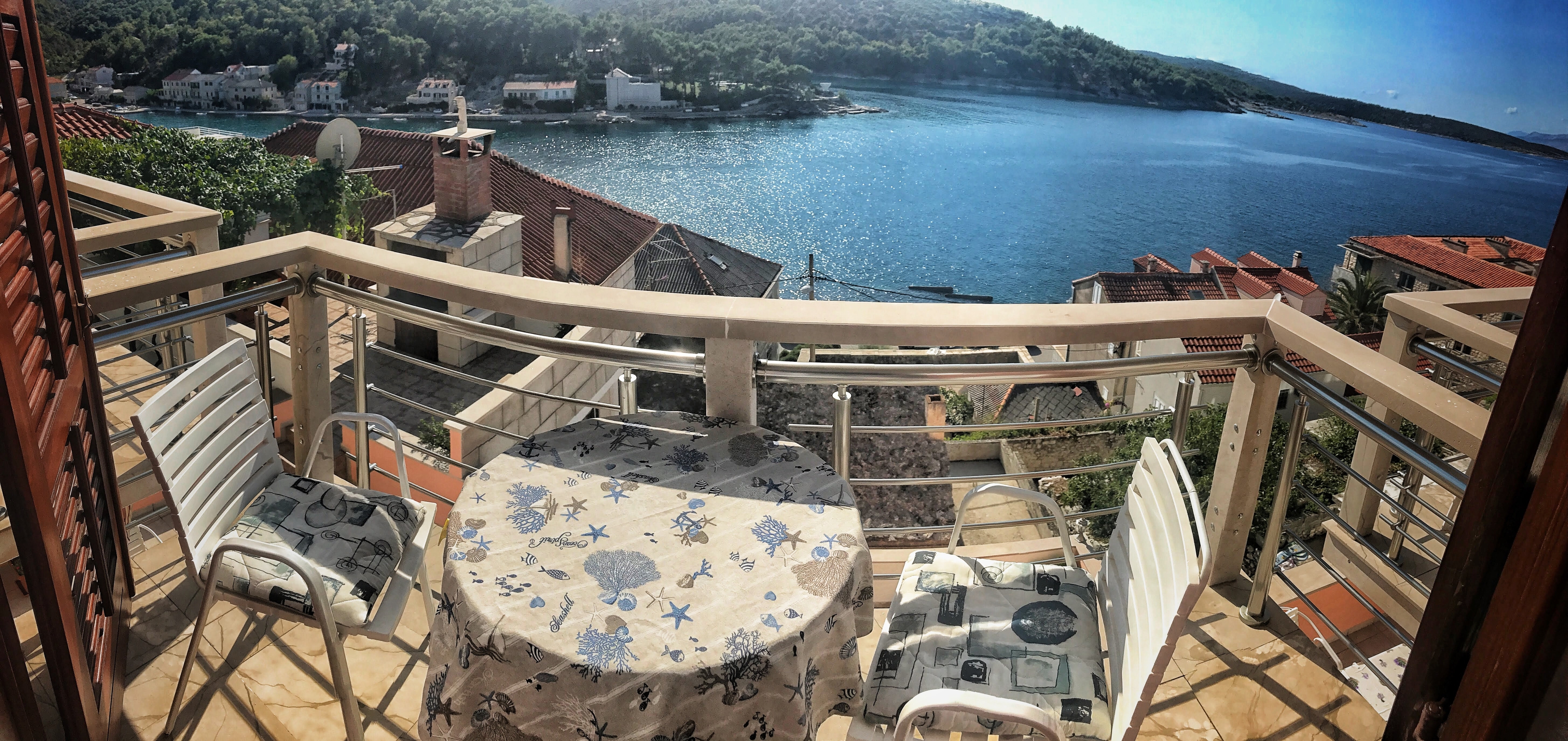 Two bedroom apartment with balcony and sea view Povlja, Brač  A-c