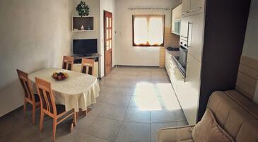 Povlja, Comedor in the apartment, air condition available, (pet friendly) y WiFi.