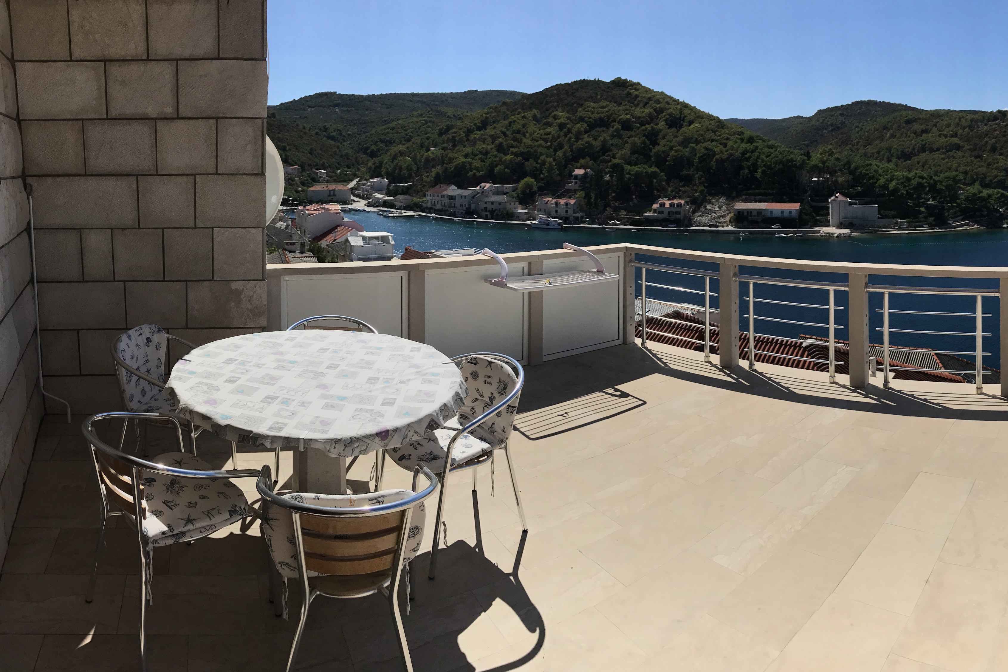 Two bedroom apartment with terrace and sea view Povlja, Brač  A-e