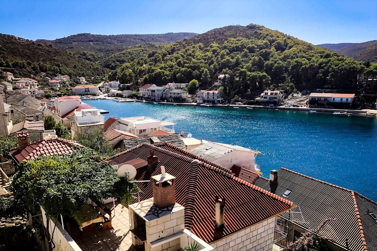 Two bedroom apartment with terrace and sea view Povlja, Brač  A-e