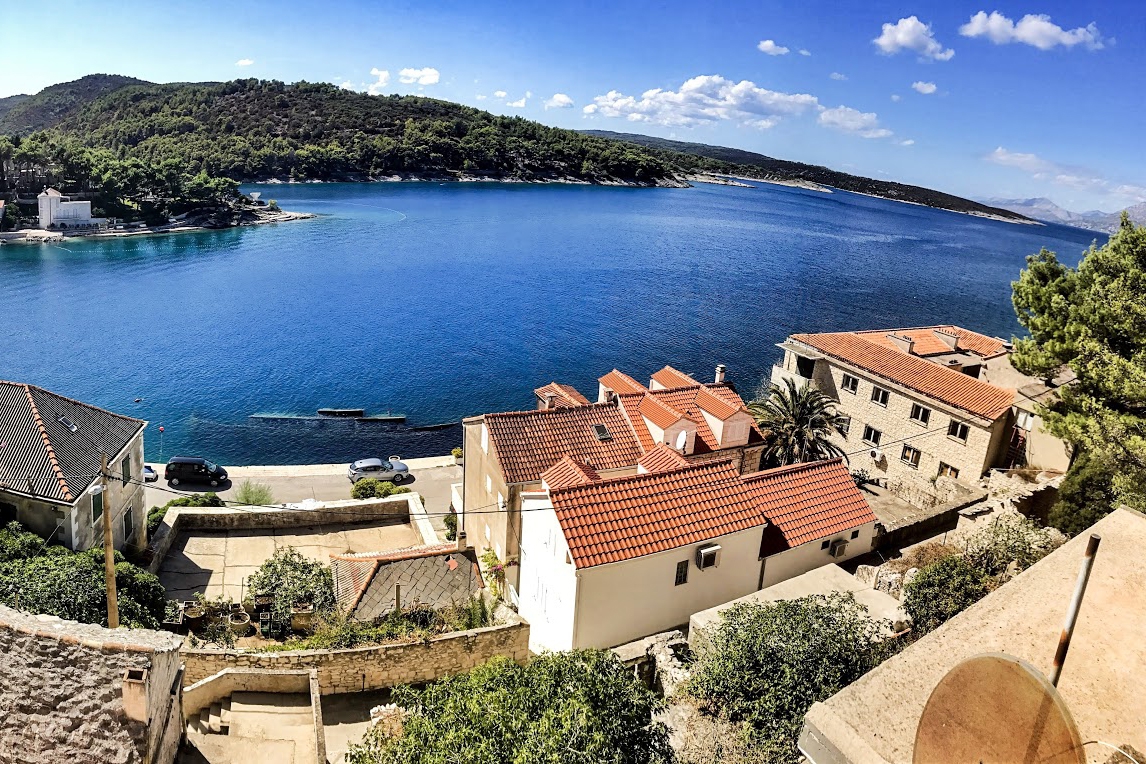Two bedroom apartment with terrace and sea view Povlja, Brač  A-e