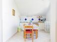 Blagovaonica Seget Vranjica, Blagovaonica u smještaju tipa apartment, kućni ljubimci dozvoljeni i WiFi.