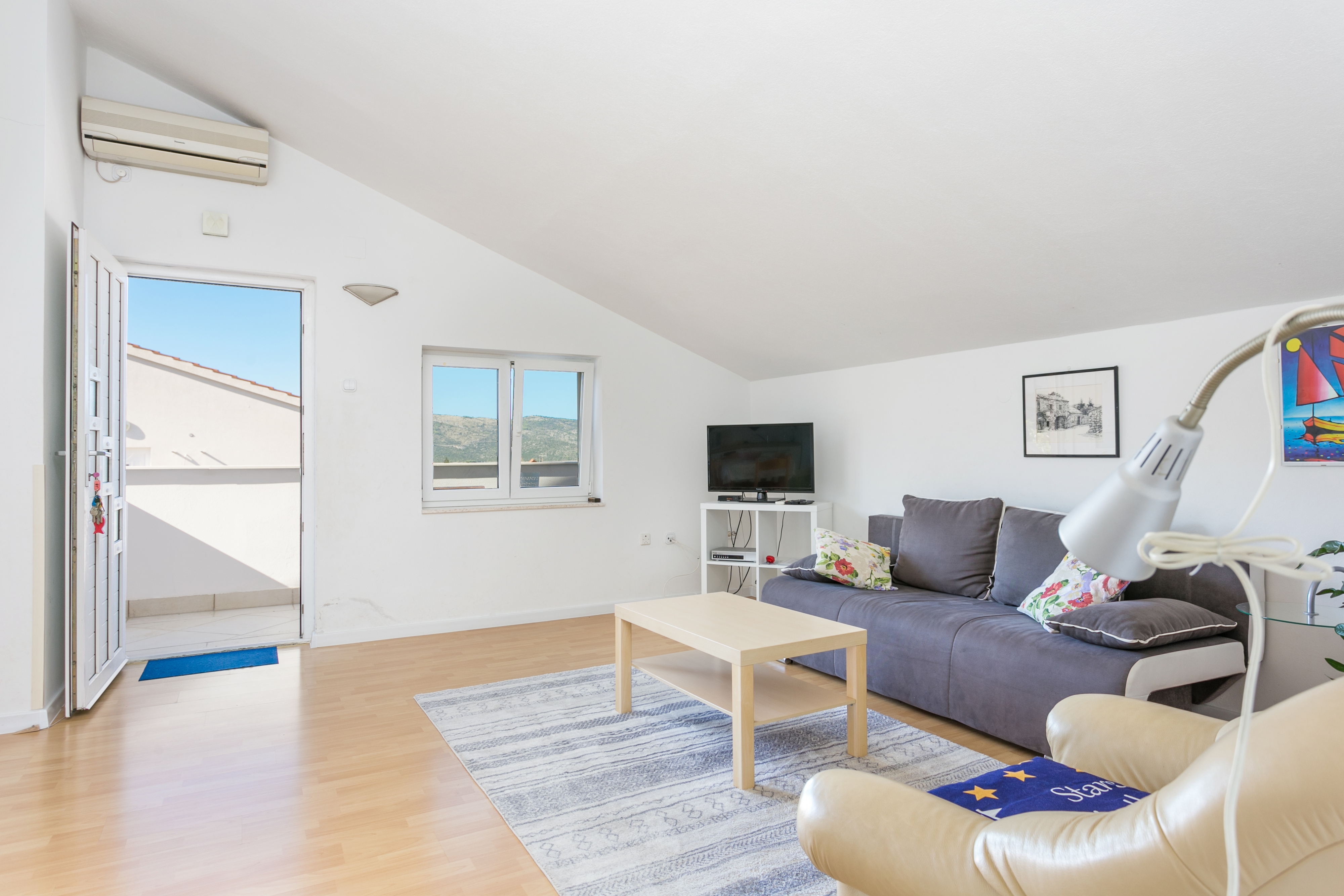 Two bedroom apartment with balcony and sea view Seget Vranjica, Trogir (A-14409-a)