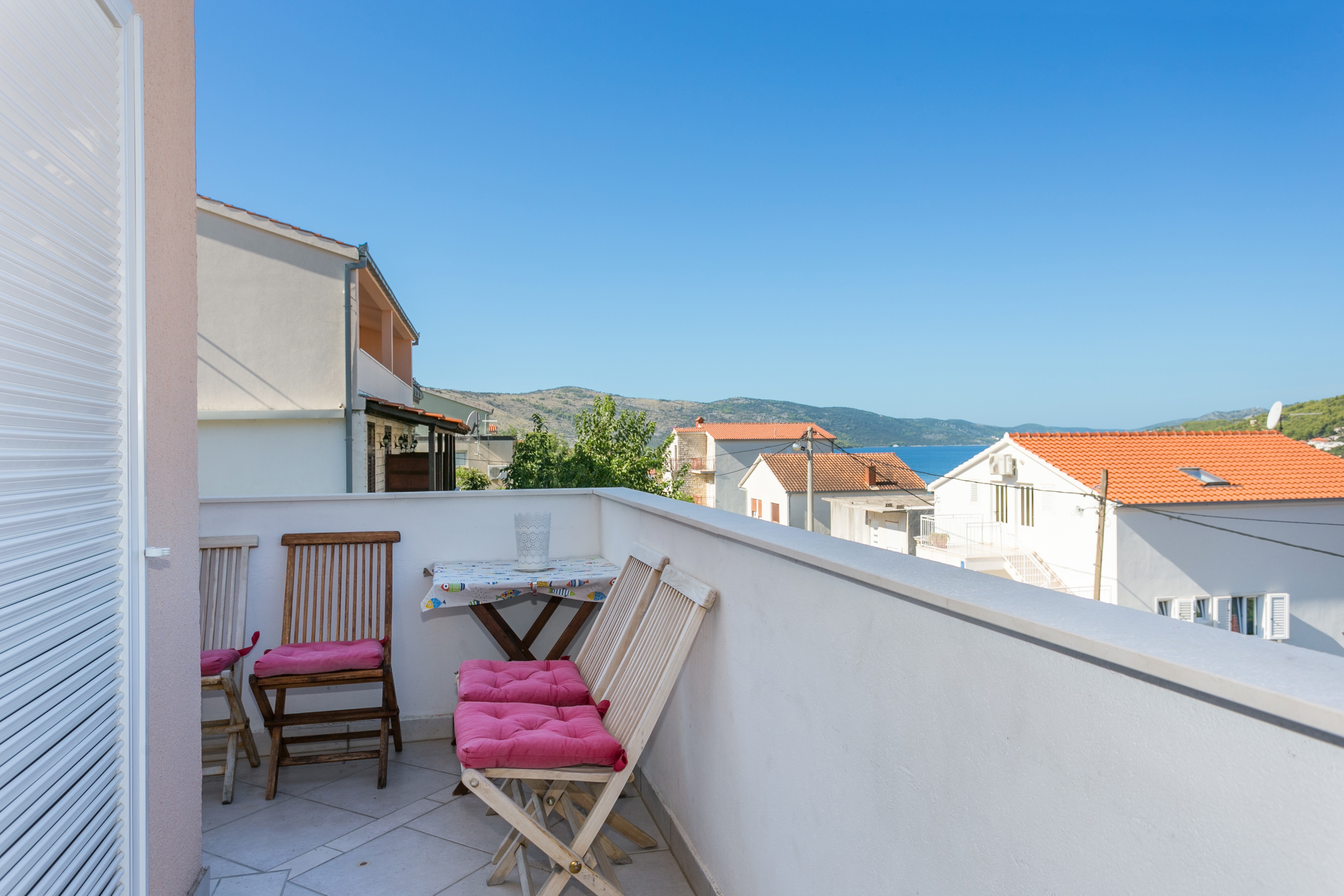 One bedroom apartment with balcony and sea view Seget Vranjica, Trogir  A-b