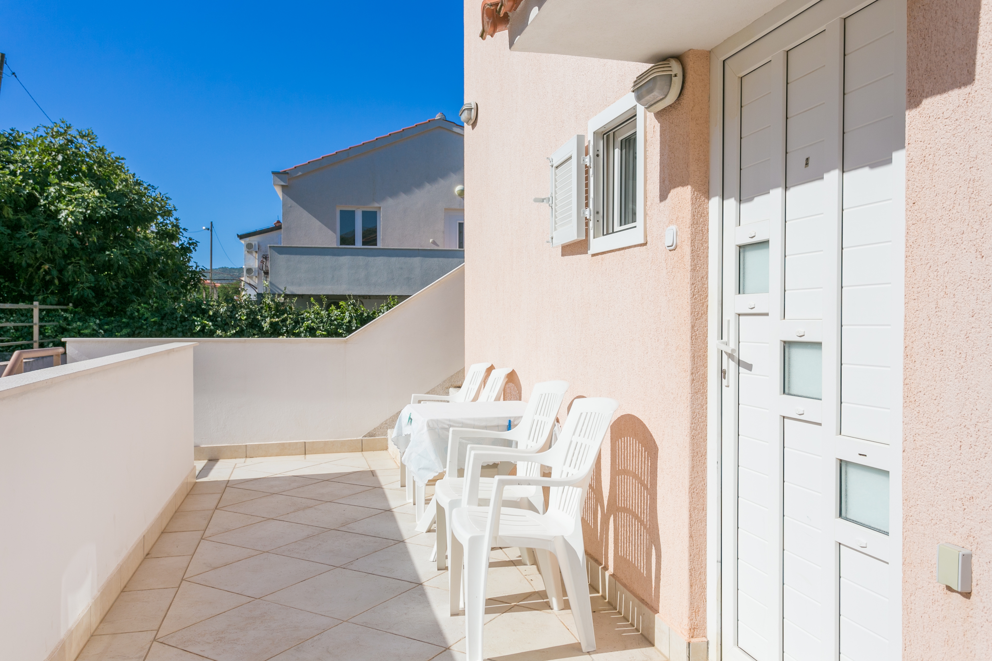 One bedroom apartment with balcony and sea view Seget Vranjica, Trogir  A-b