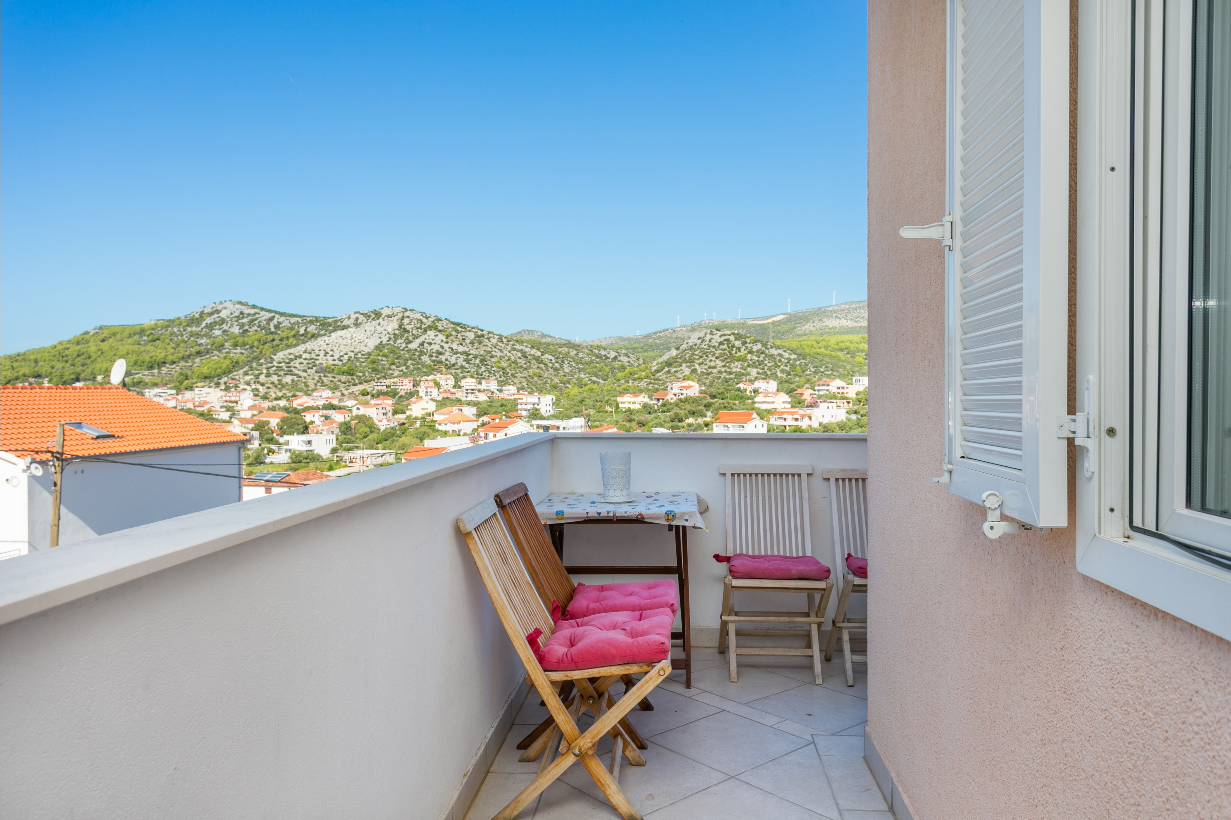 One bedroom apartment with balcony and sea view Seget Vranjica, Trogir  A-b