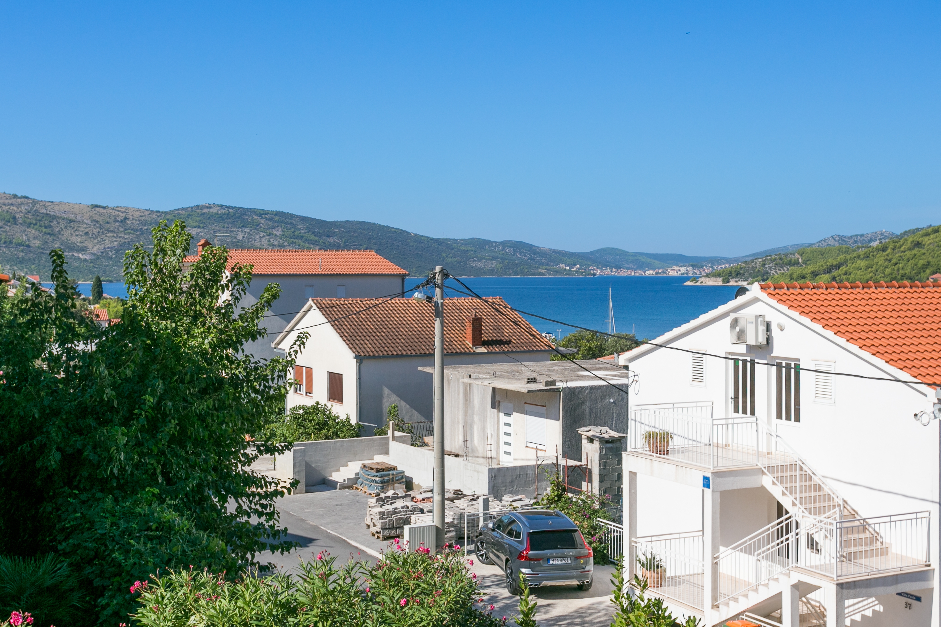 One bedroom apartment with balcony and sea view Seget Vranjica, Trogir  A-b