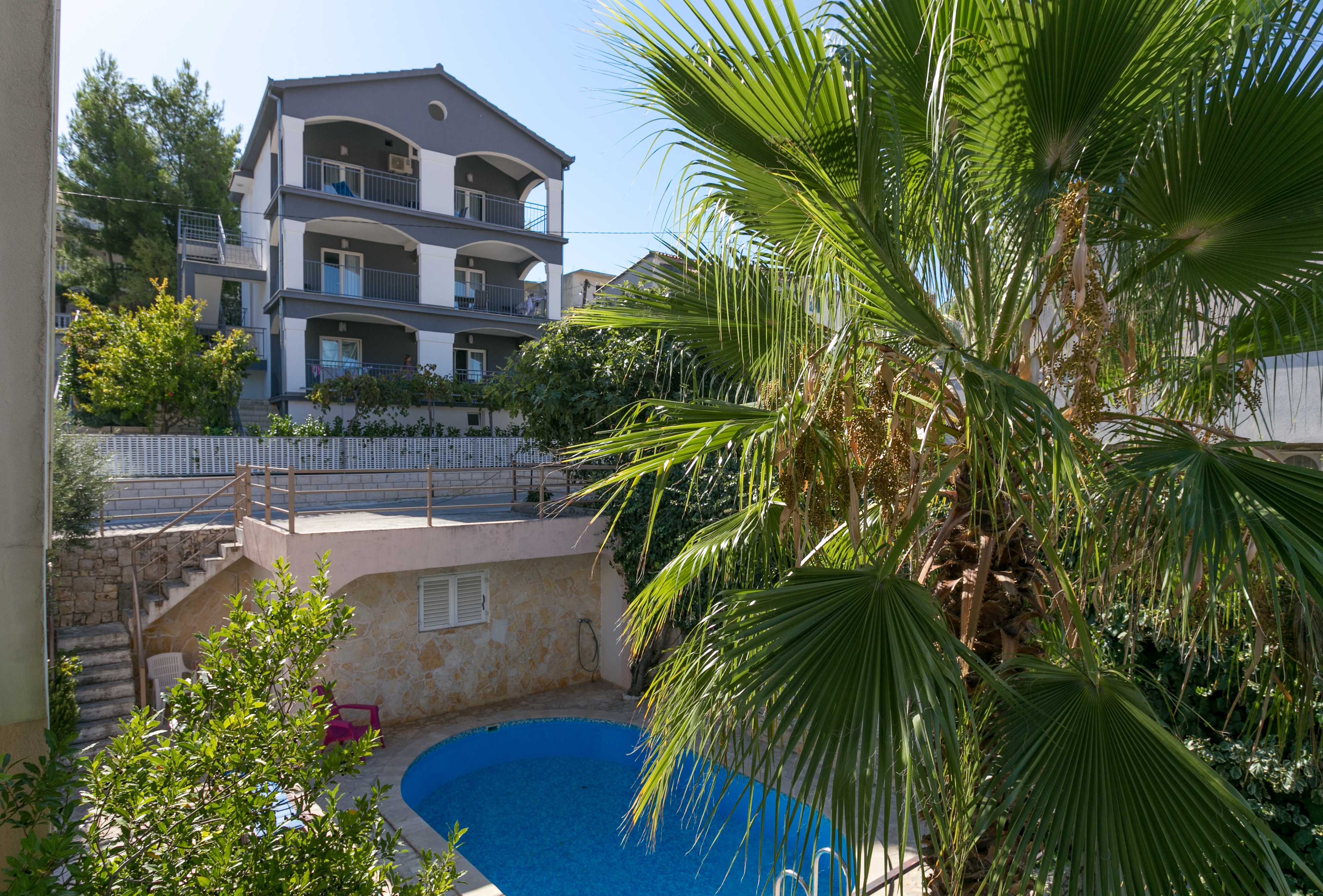 One bedroom apartment with balcony and sea view Seget Vranjica, Trogir  A-b