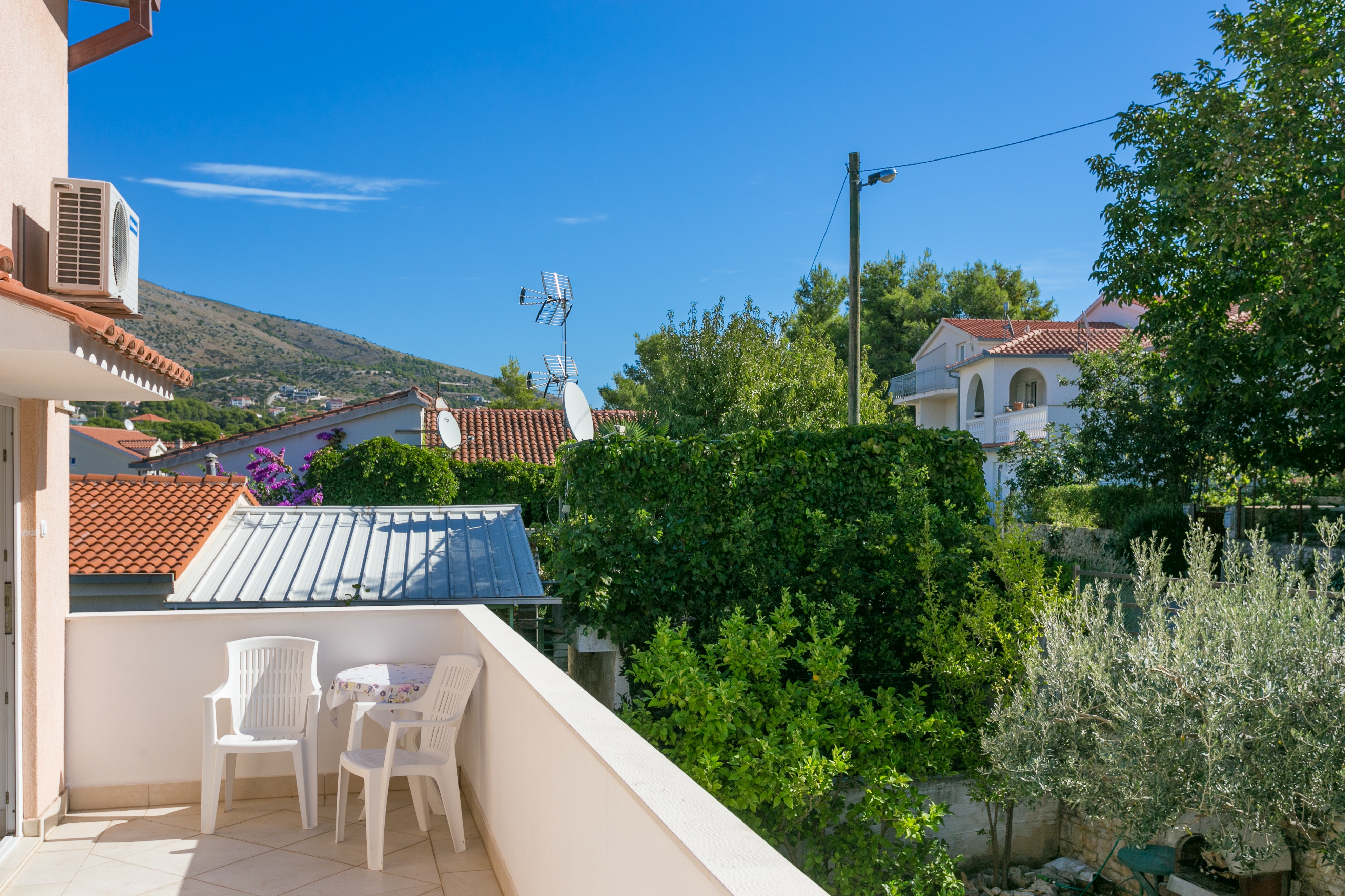 One bedroom apartment with balcony and sea view Seget Vranjica, Trogir  A-b