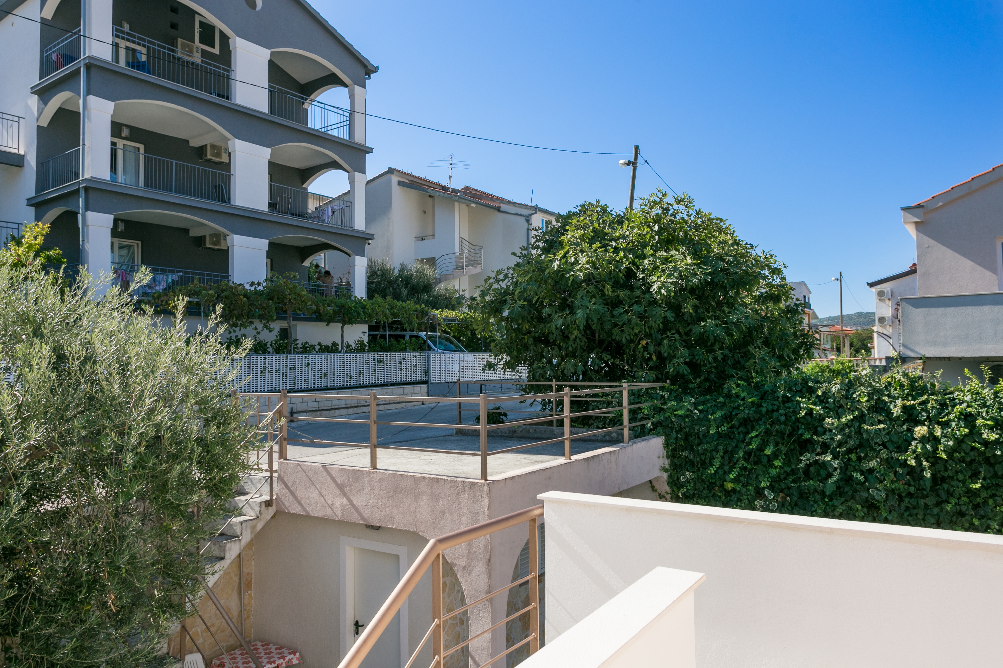One bedroom apartment with balcony and sea view Seget Vranjica, Trogir  A-b