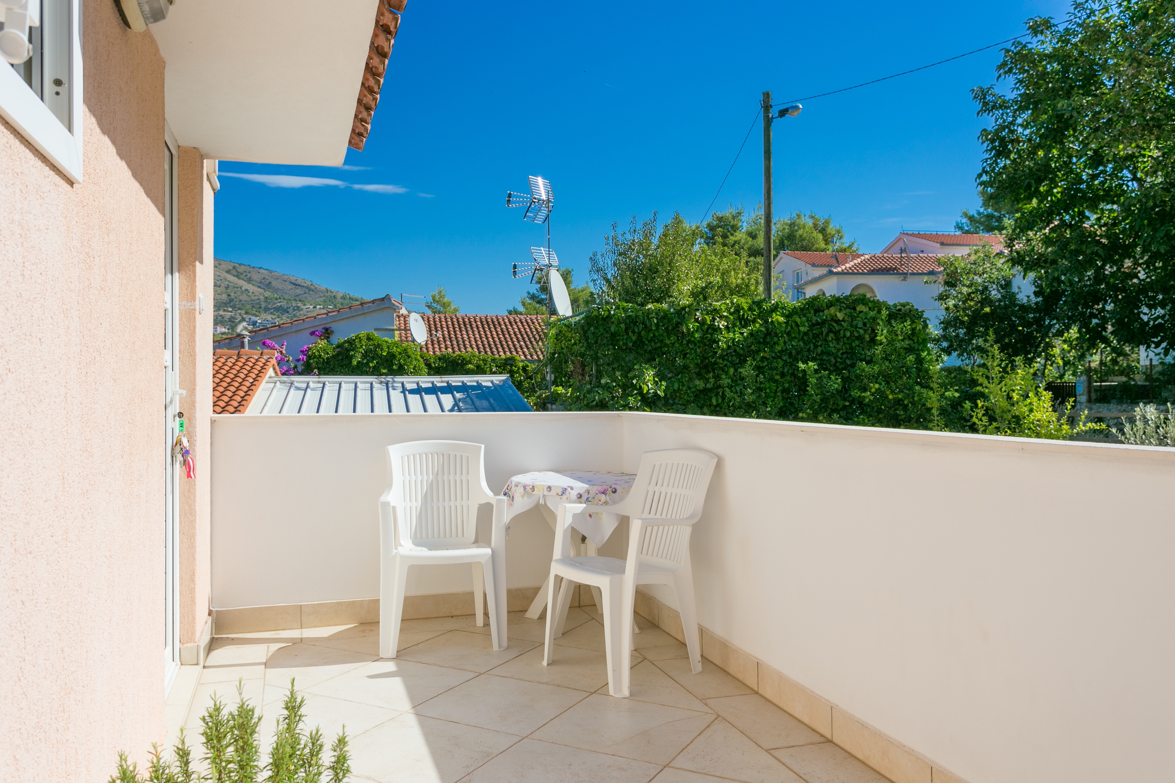 Studio flat with balcony and sea view Seget Vranjica, Trogir  AS-b