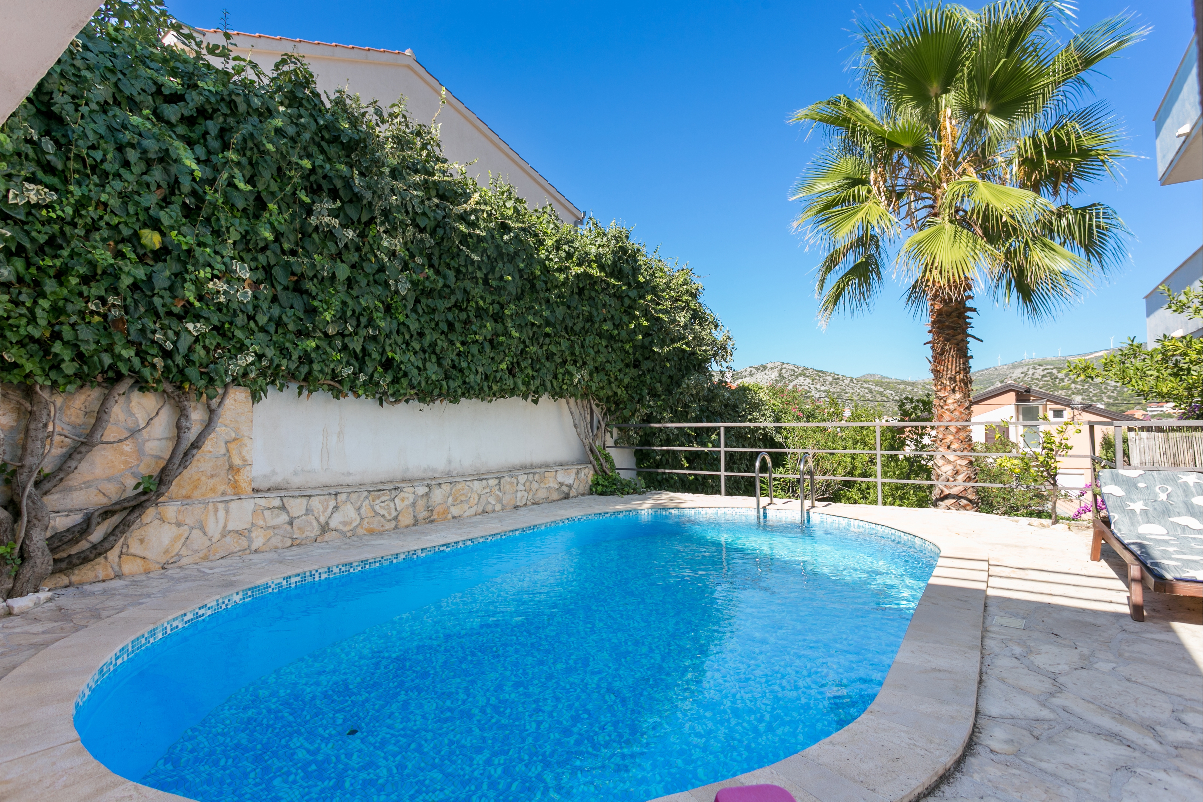 Two bedroom apartment with balcony and sea view Seget Vranjica, Trogir (A-14409-a) Two bedroom apartment with balcony and sea view Seget Vranjica, Trogir (A-14409-a)