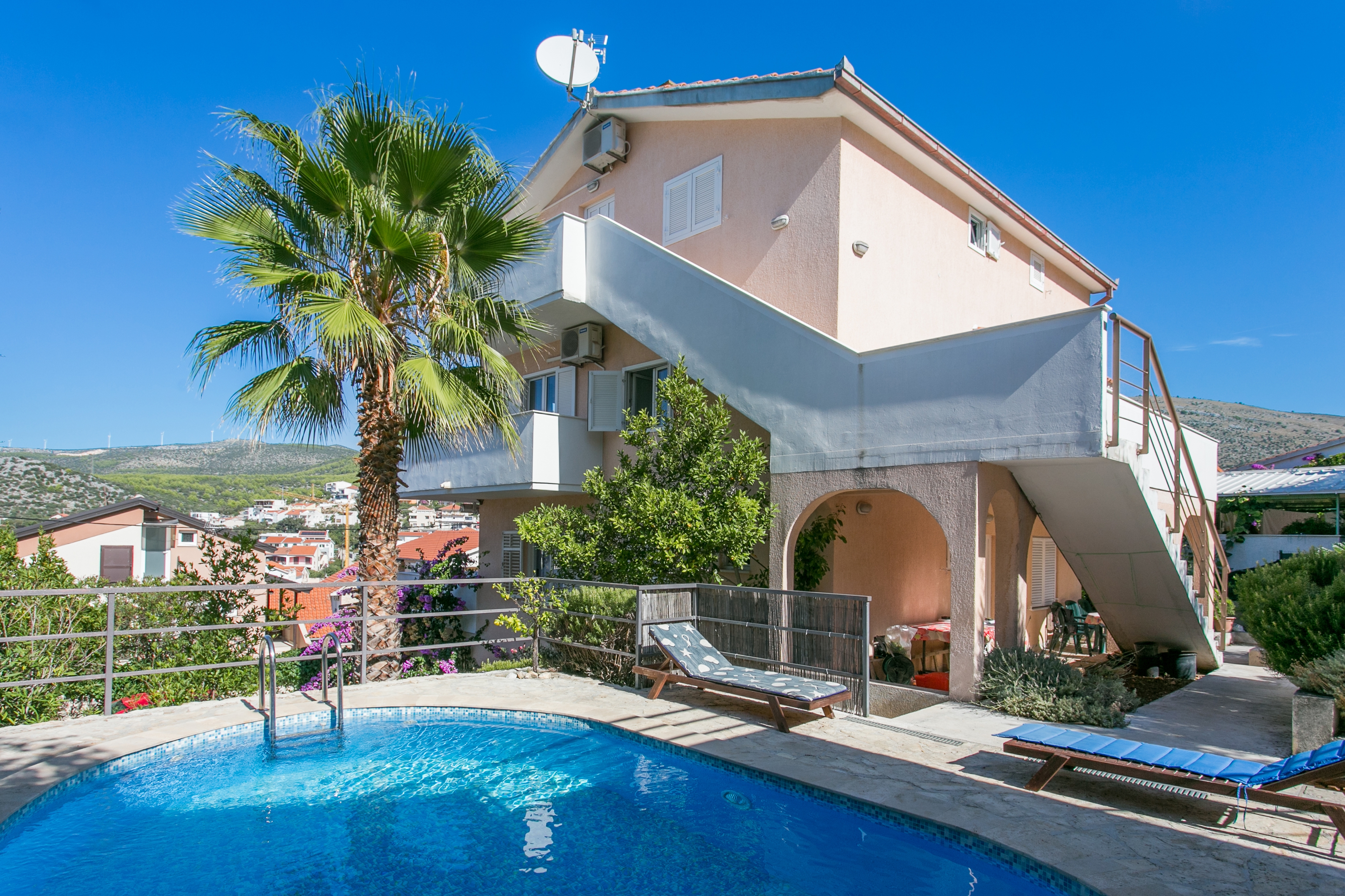 Studio apartman s balkonom i pogledom na more Seget Vranjica, Trogir  AS-b