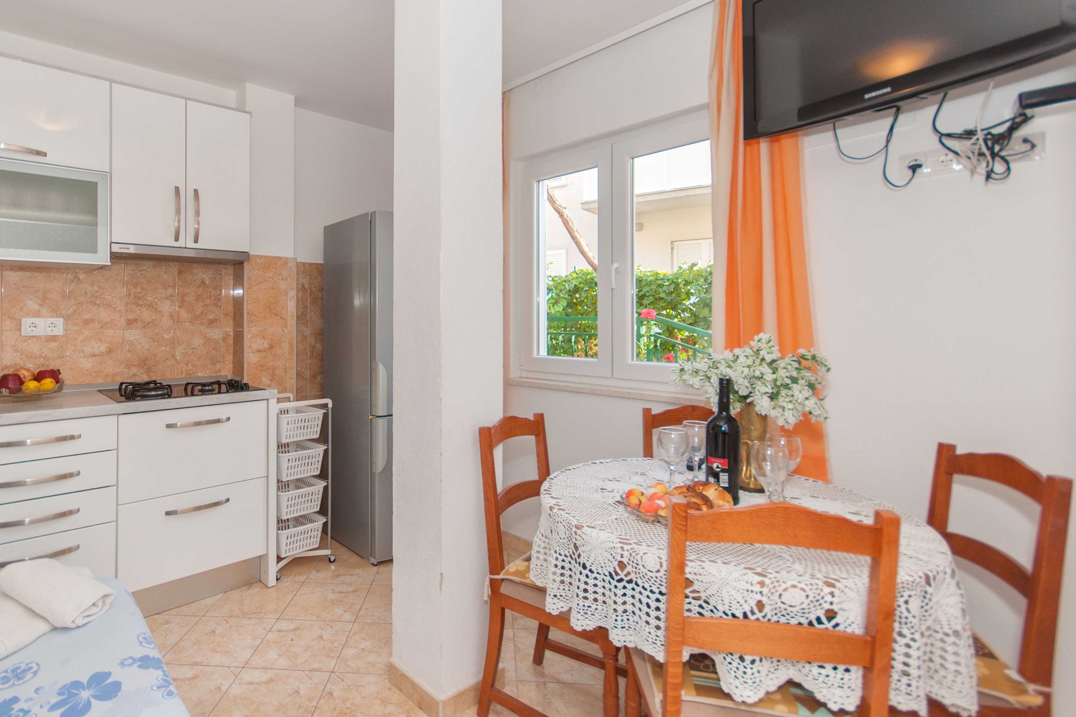 One bedroom apartment with terrace Omiš (A-14422-c)