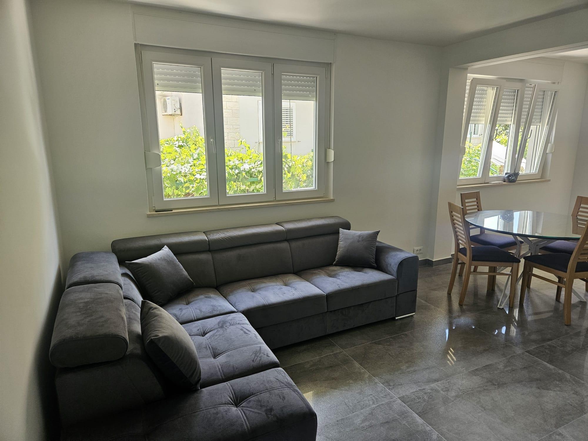 Appartement de deux chambres avec la terrasse Omis (A-14422-d)