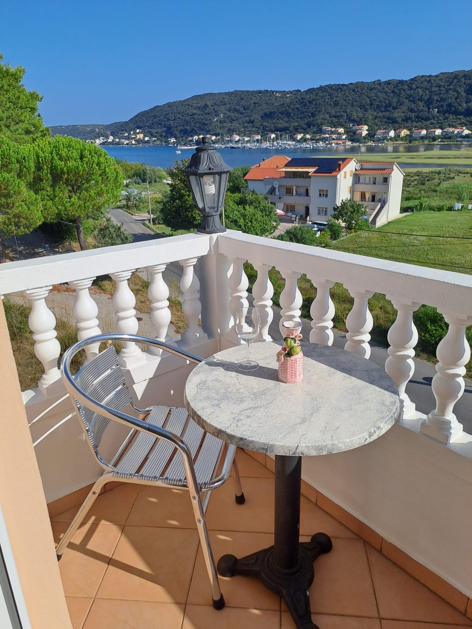 Two bedroom apartment with terrace and sea view Supetarska Draga - Donja, Rab  A-d