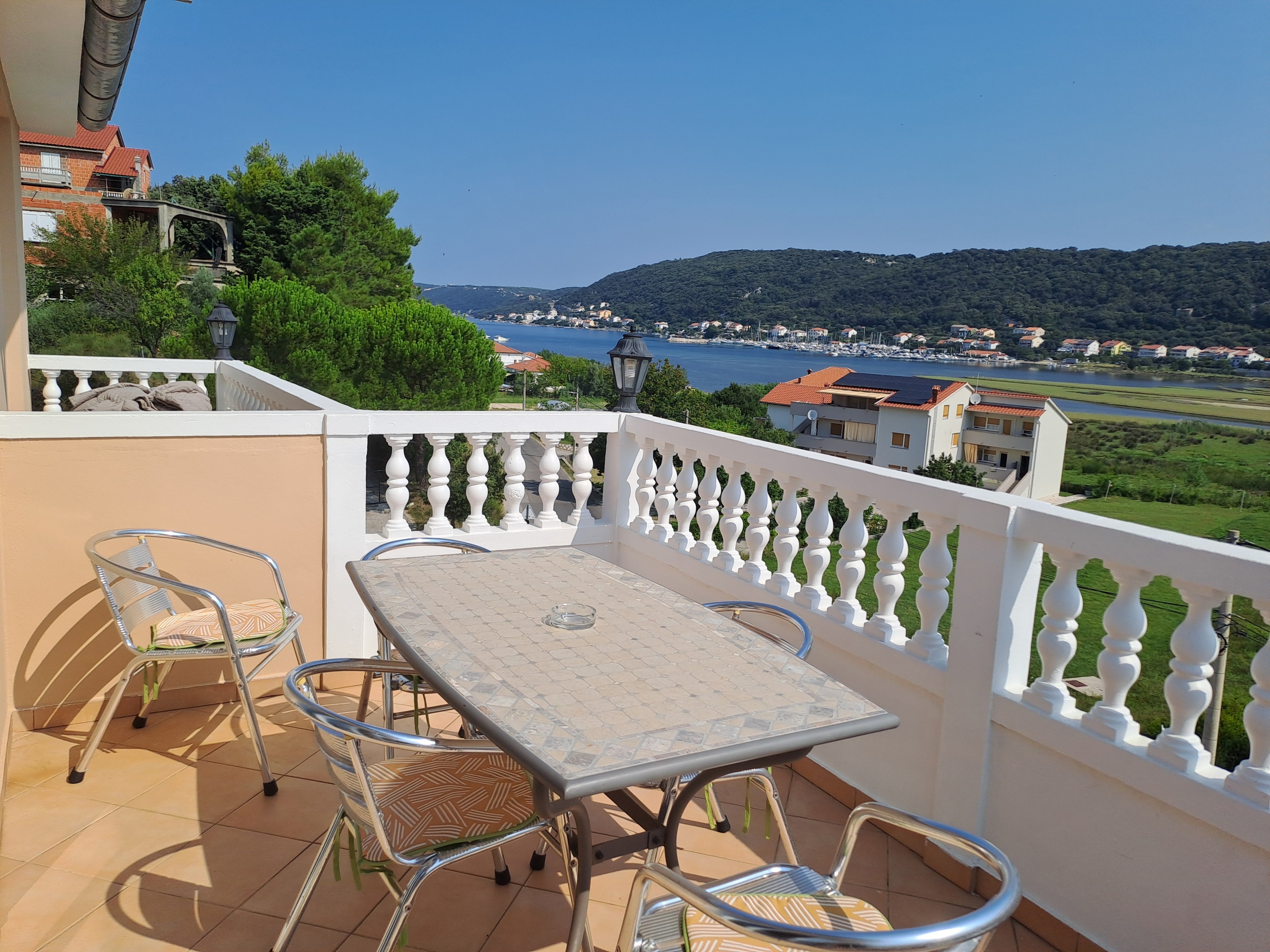 Two bedroom apartment with terrace and sea view Supetarska Draga - Donja, Rab (A-14425-d) Two bedroom apartment with terrace and sea view Supetarska Draga - Donja, Rab (A-14425-d)