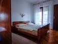 Barbat, Bedroom 1 in the apartment, (pet friendly) and WiFi.