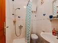 Mali Ston, Bathroom in the studio-apartment, (pet friendly) and WiFi.