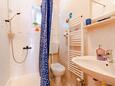 Mali Ston, Bathroom in the studio-apartment, (pet friendly) and WiFi.