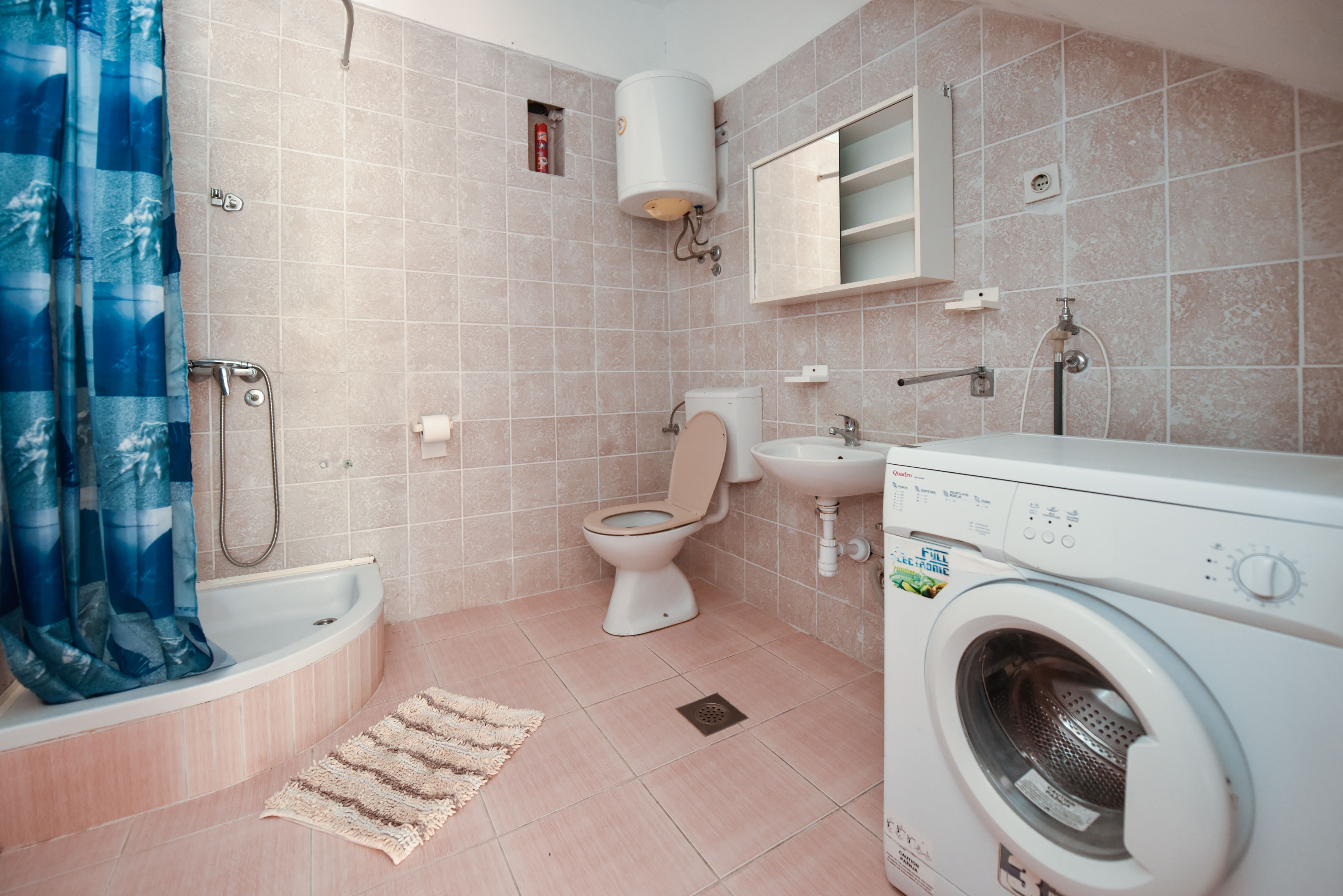 Three bedroom house with terrace and sea view Kustići, Pag  K