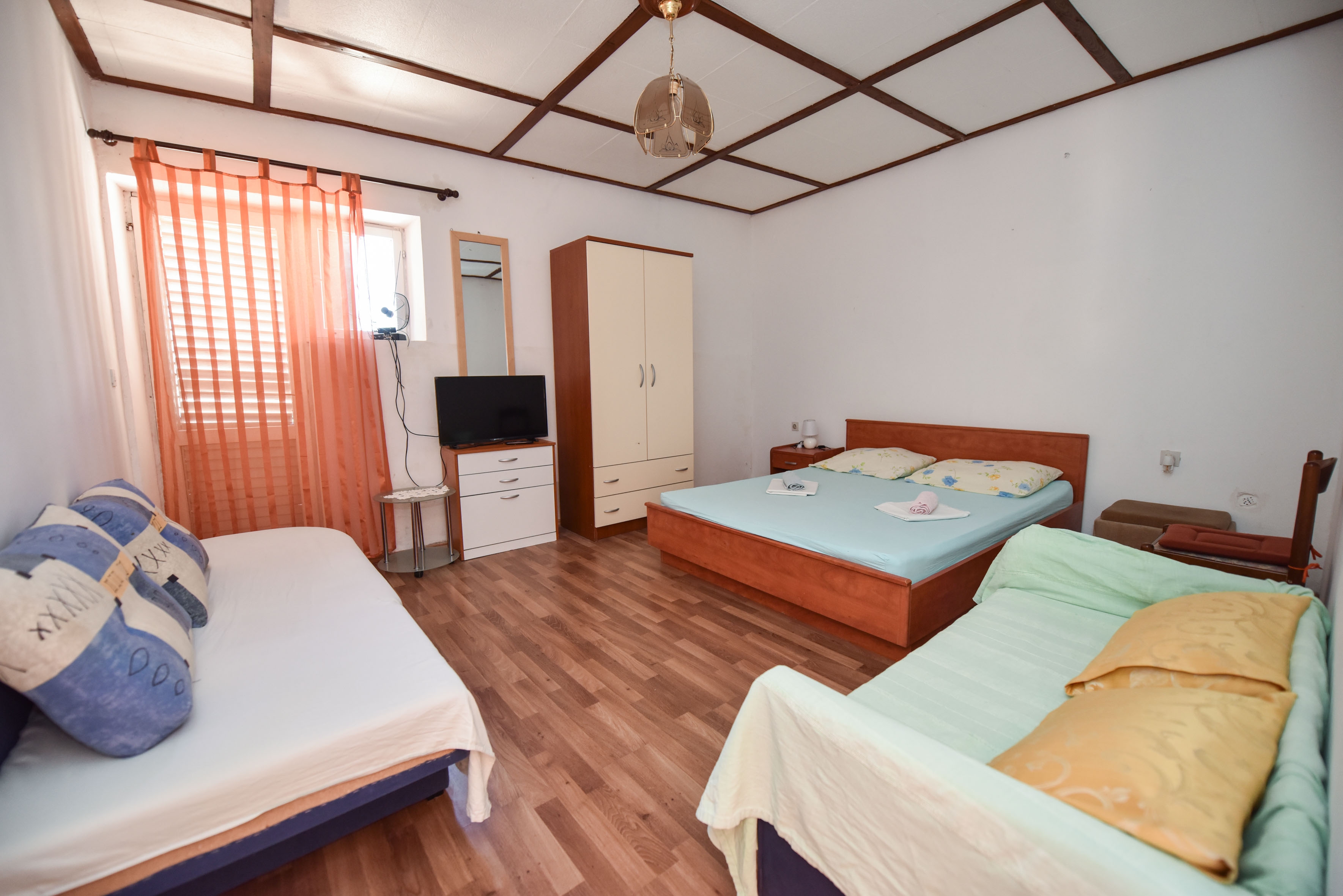 Three bedroom house with terrace and sea view Kustići, Pag  K
