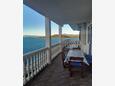 Terrace 1 Pještata, Terrace 1 in the apartment, with a sea view, (pet friendly) and WiFi.