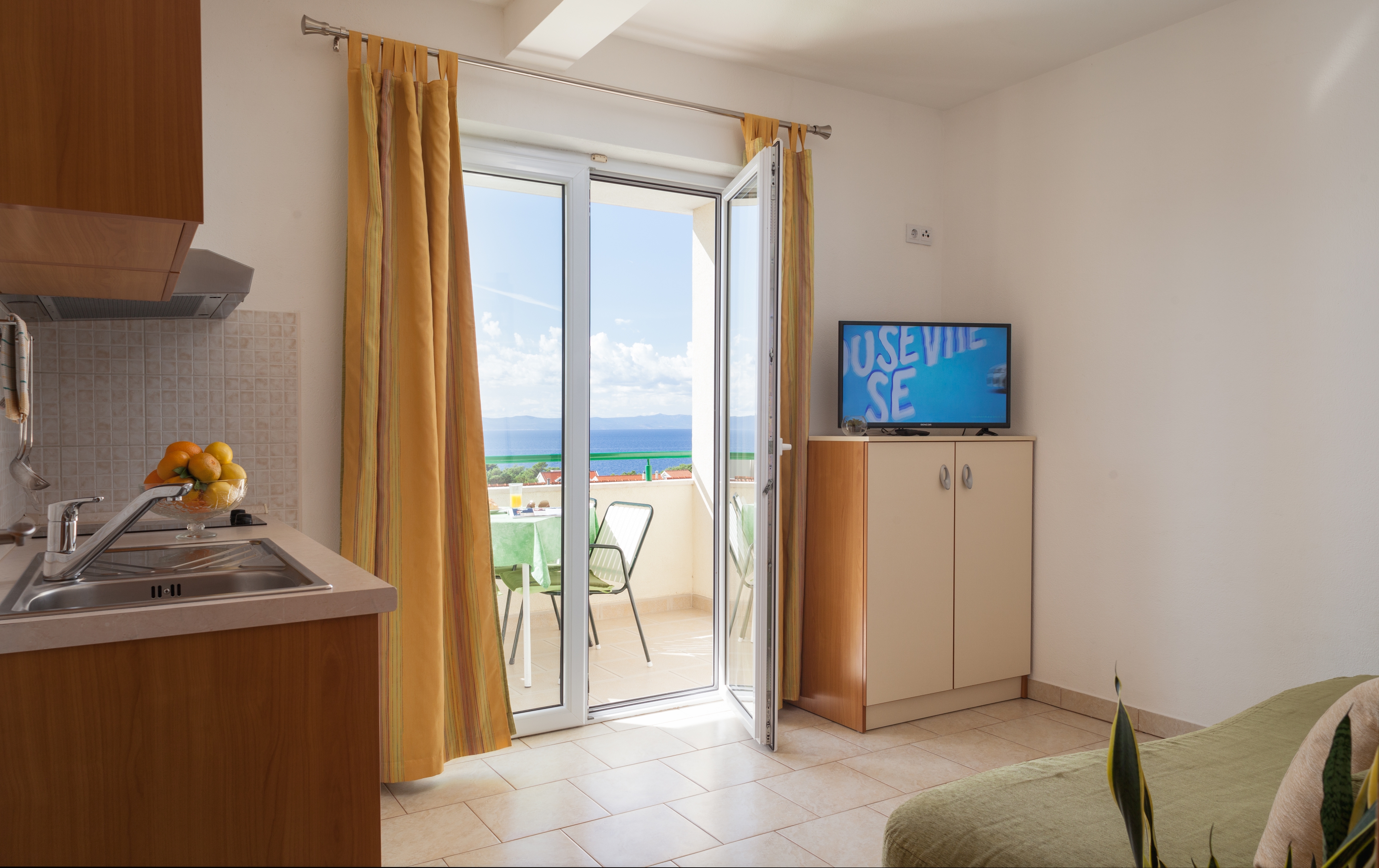 One bedroom apartment with terrace and sea view Tučepi, Makarska (A-14457-a)