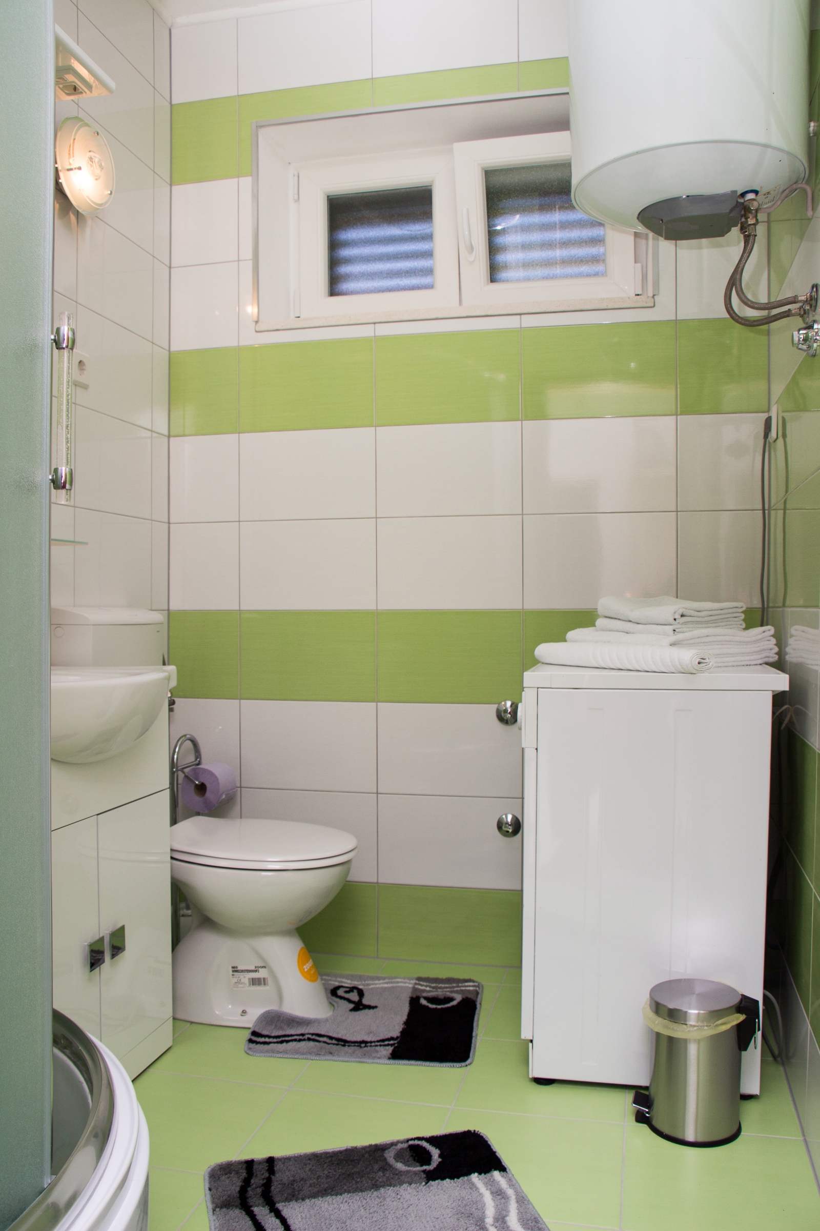 Two bedroom apartment near beach Krilo Jesenice, Omiš  A-a