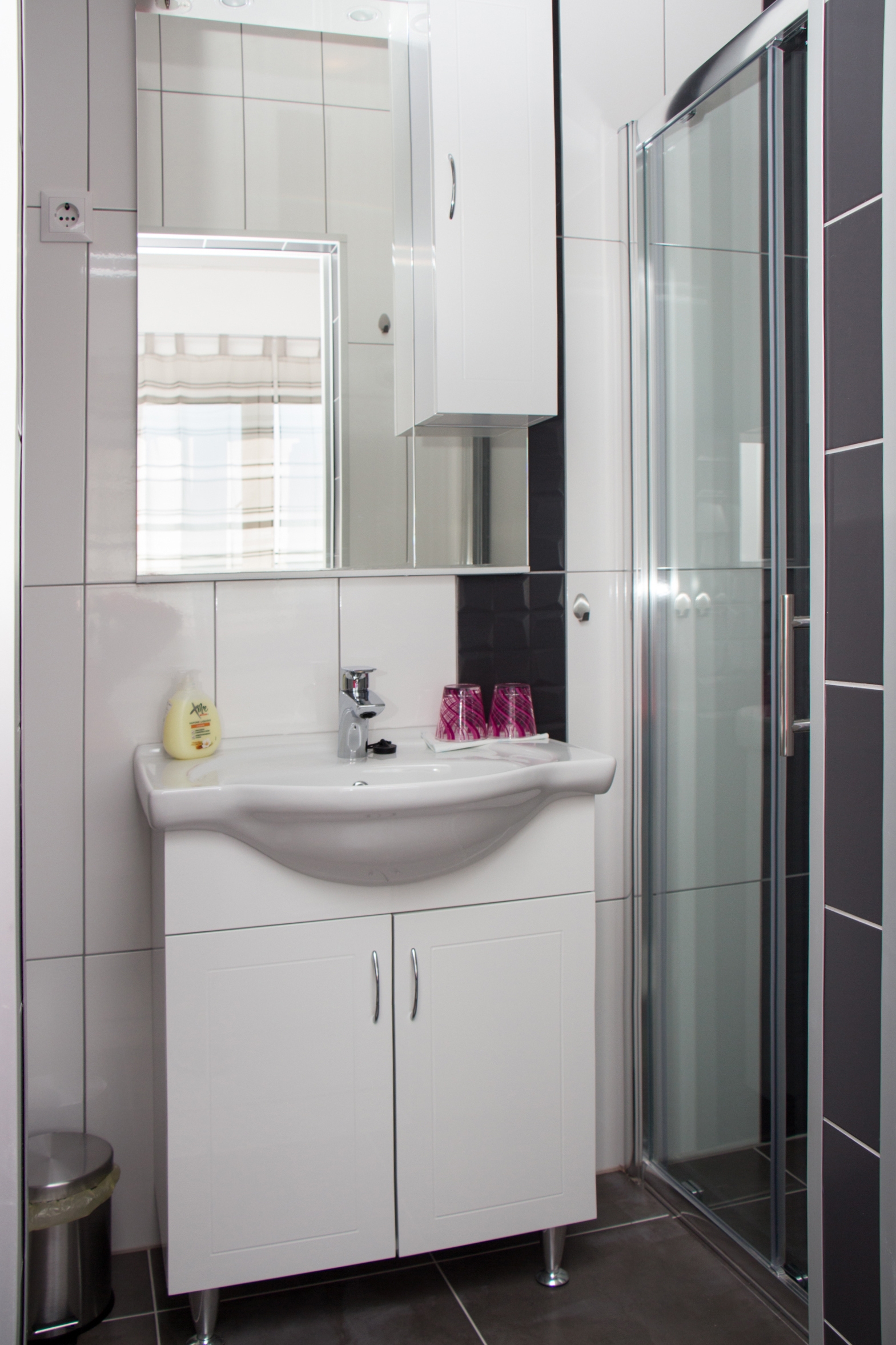Two bedroom apartment near beach Krilo Jesenice, Omiš  A-a