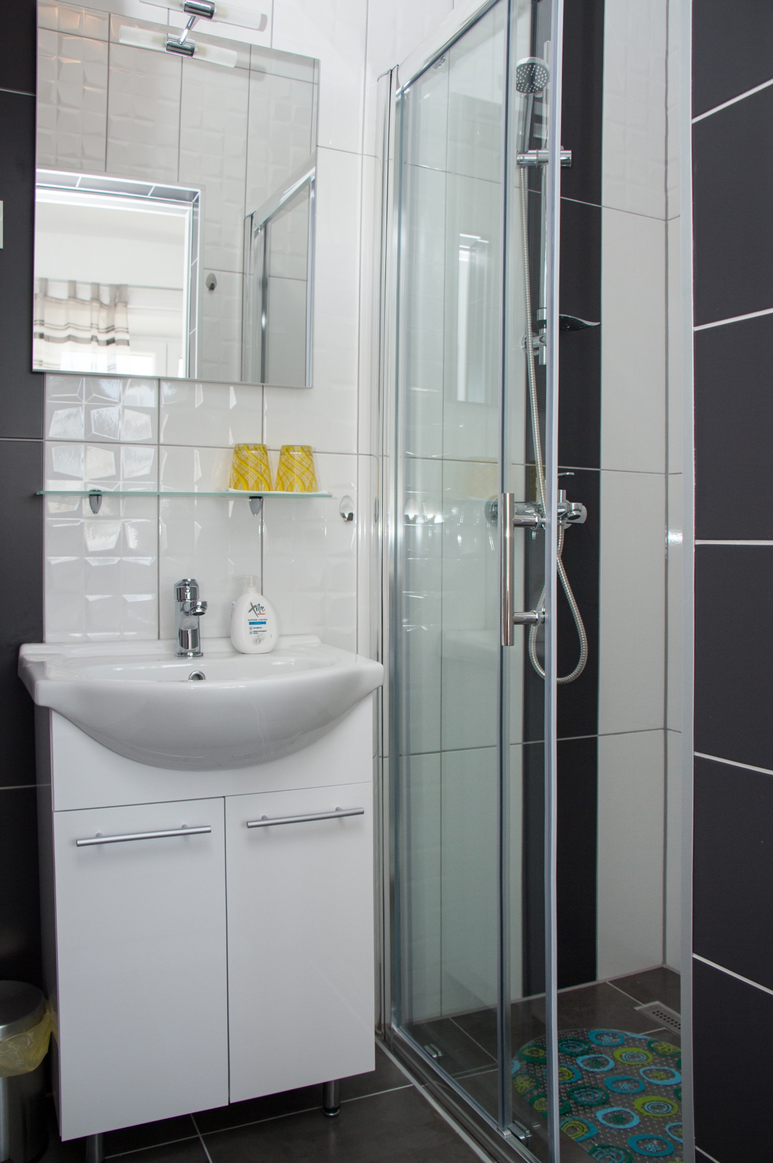 Two bedroom apartment near beach Krilo Jesenice, Omiš  A-a